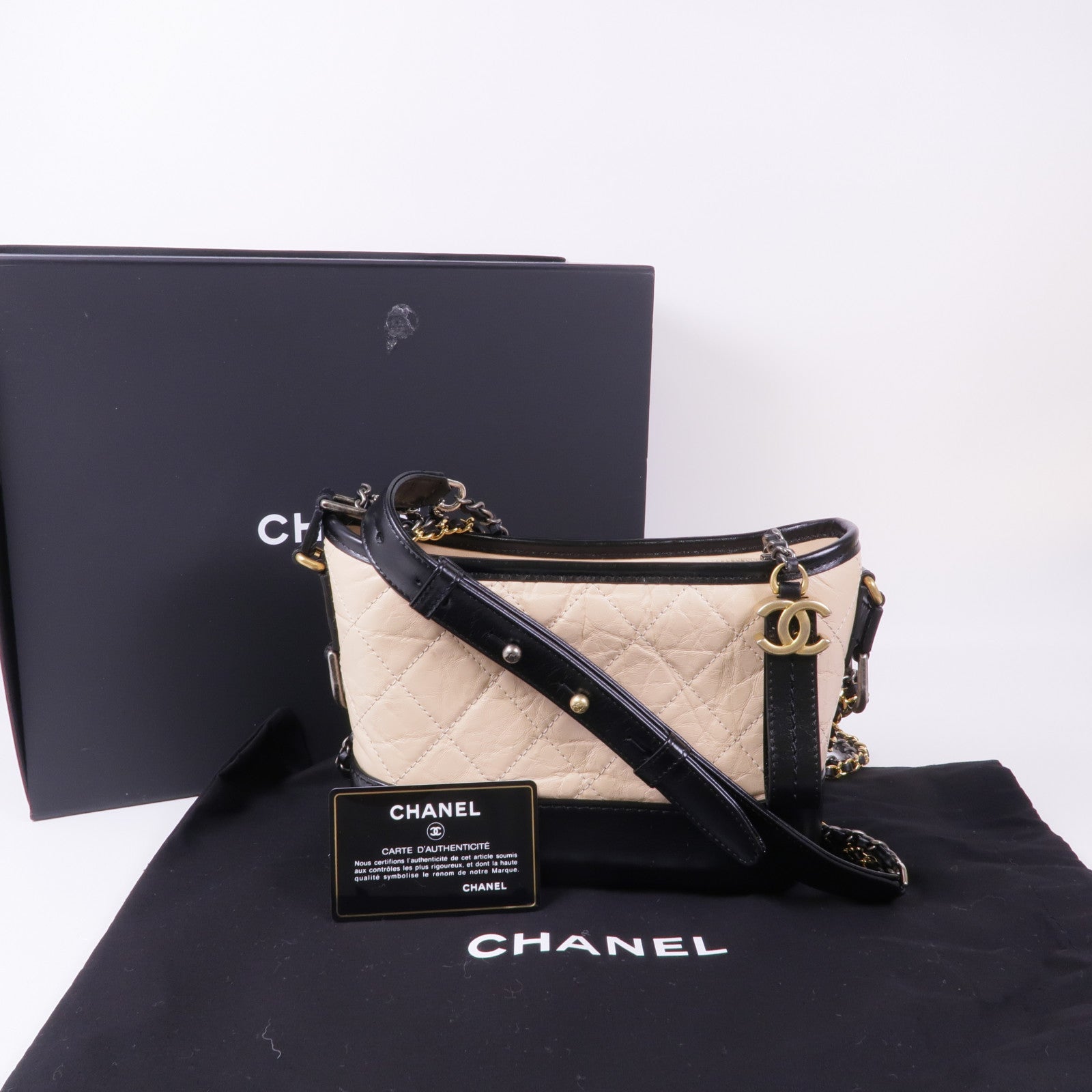 CHANEL 牛皮皮革Gabrielle Smal鏈帶肩背袋