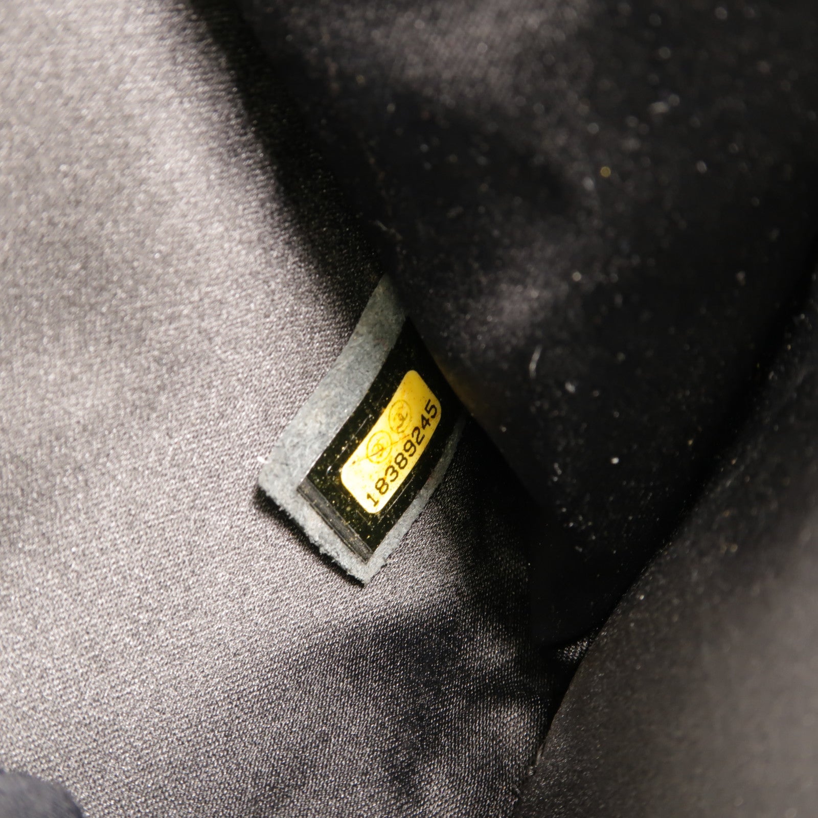 CHANEL 羊皮皮革Citizen Zip Flap肩背袋