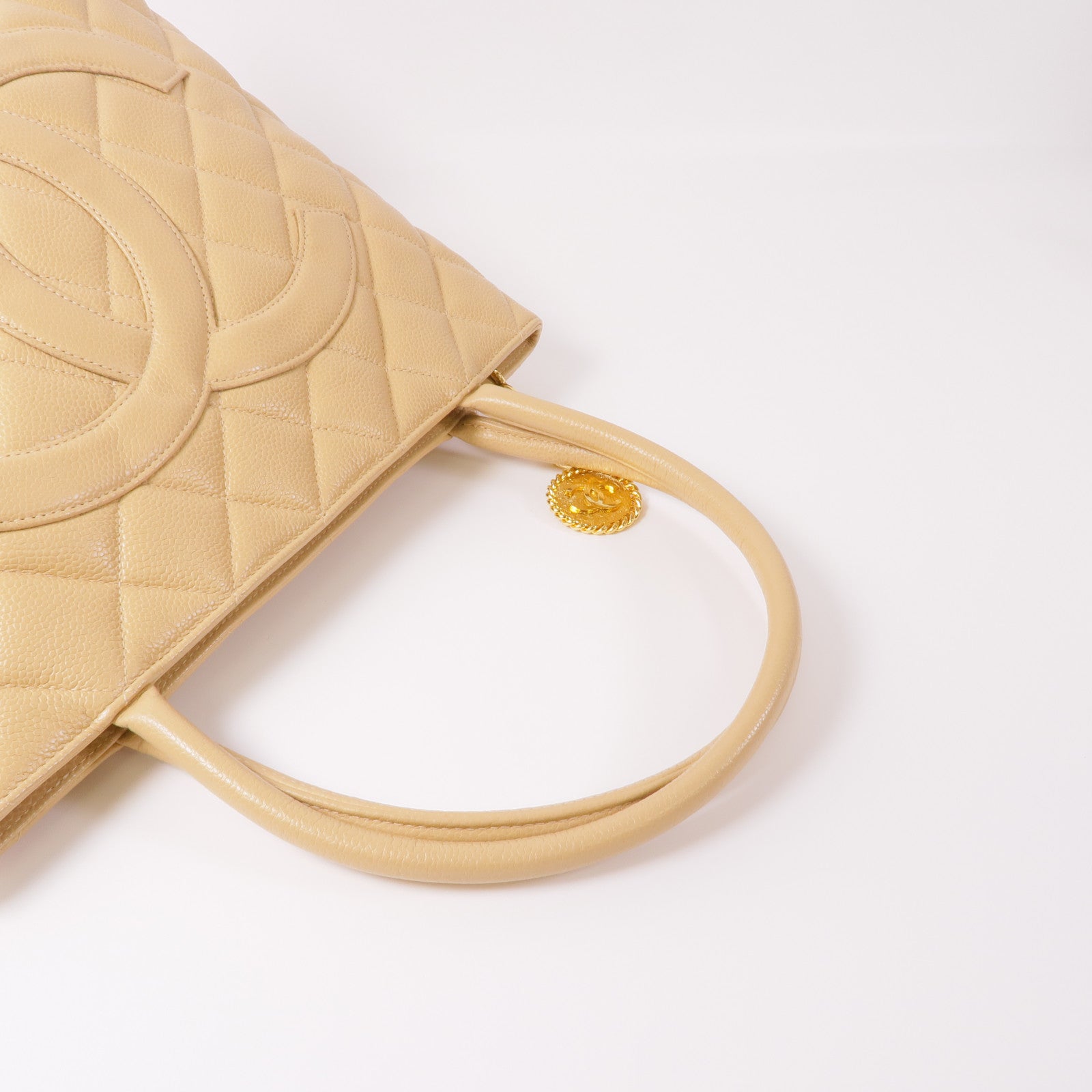 CHANEL 牛皮皮革Medallion金扣手挽袋