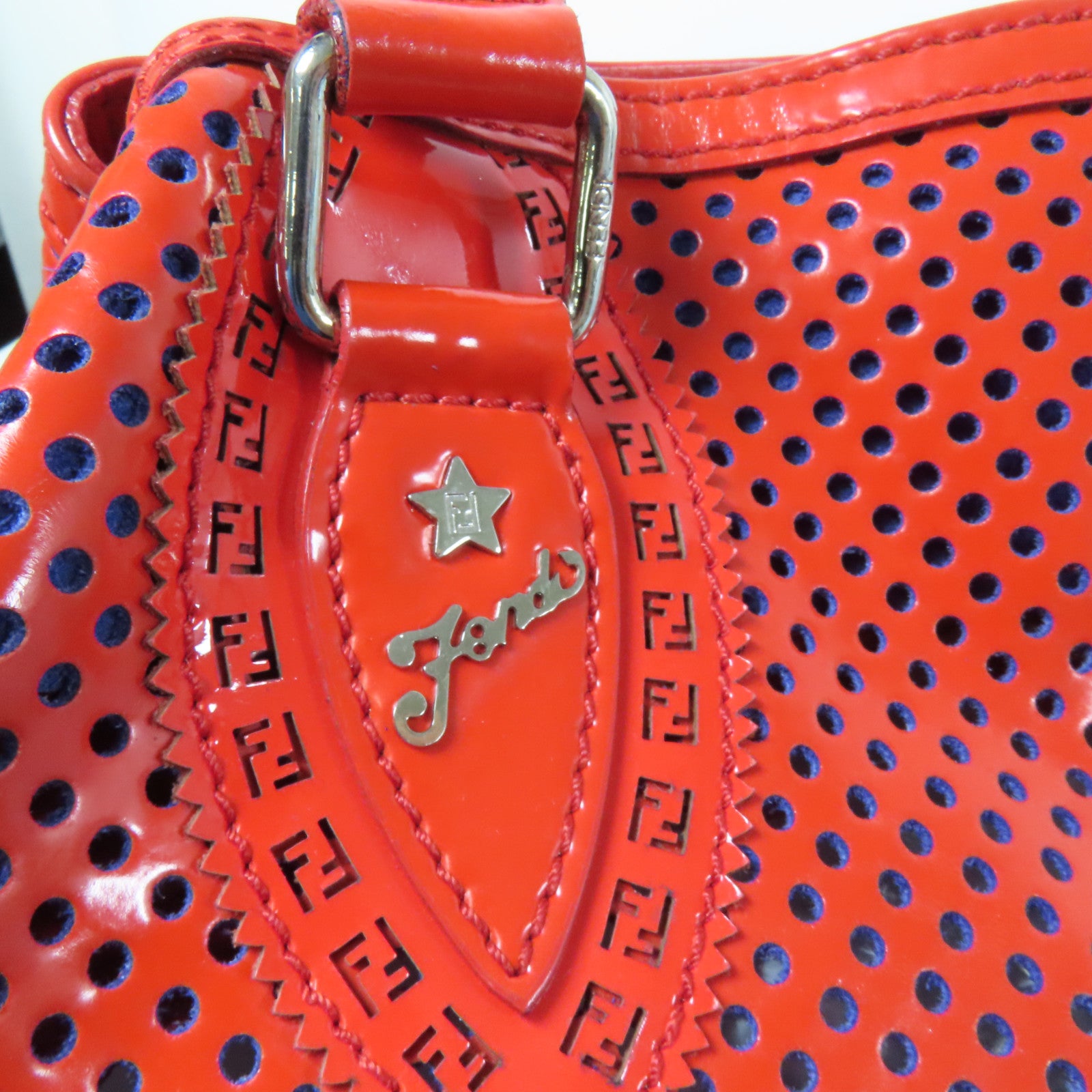 FENDI 漆皮皮革Sac A Main En Evir銀扣肩背袋