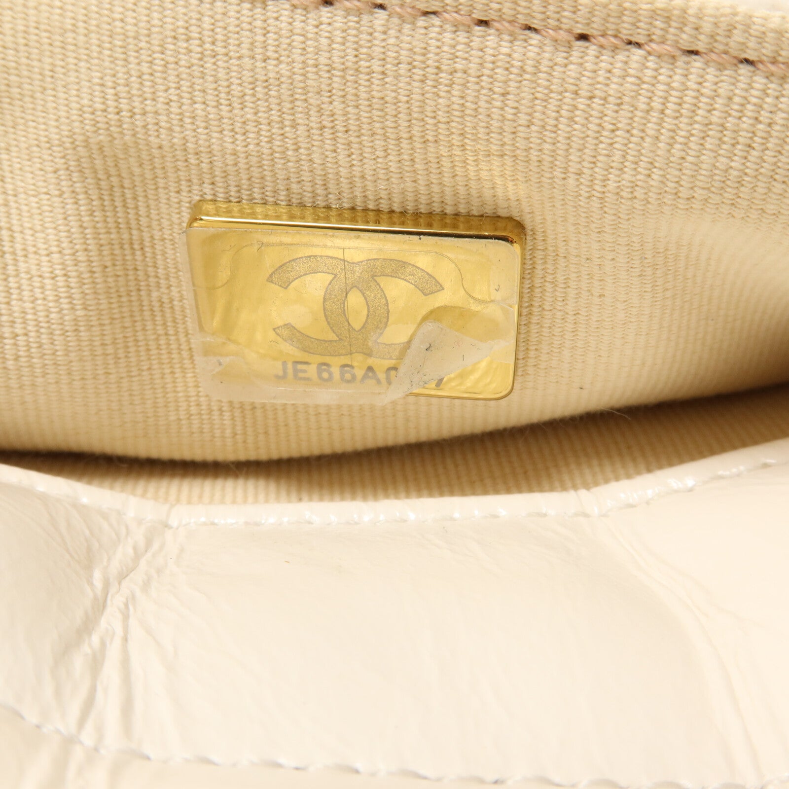 CHANEL 牛皮皮革Wavy CC Hobo鏈帶肩背袋