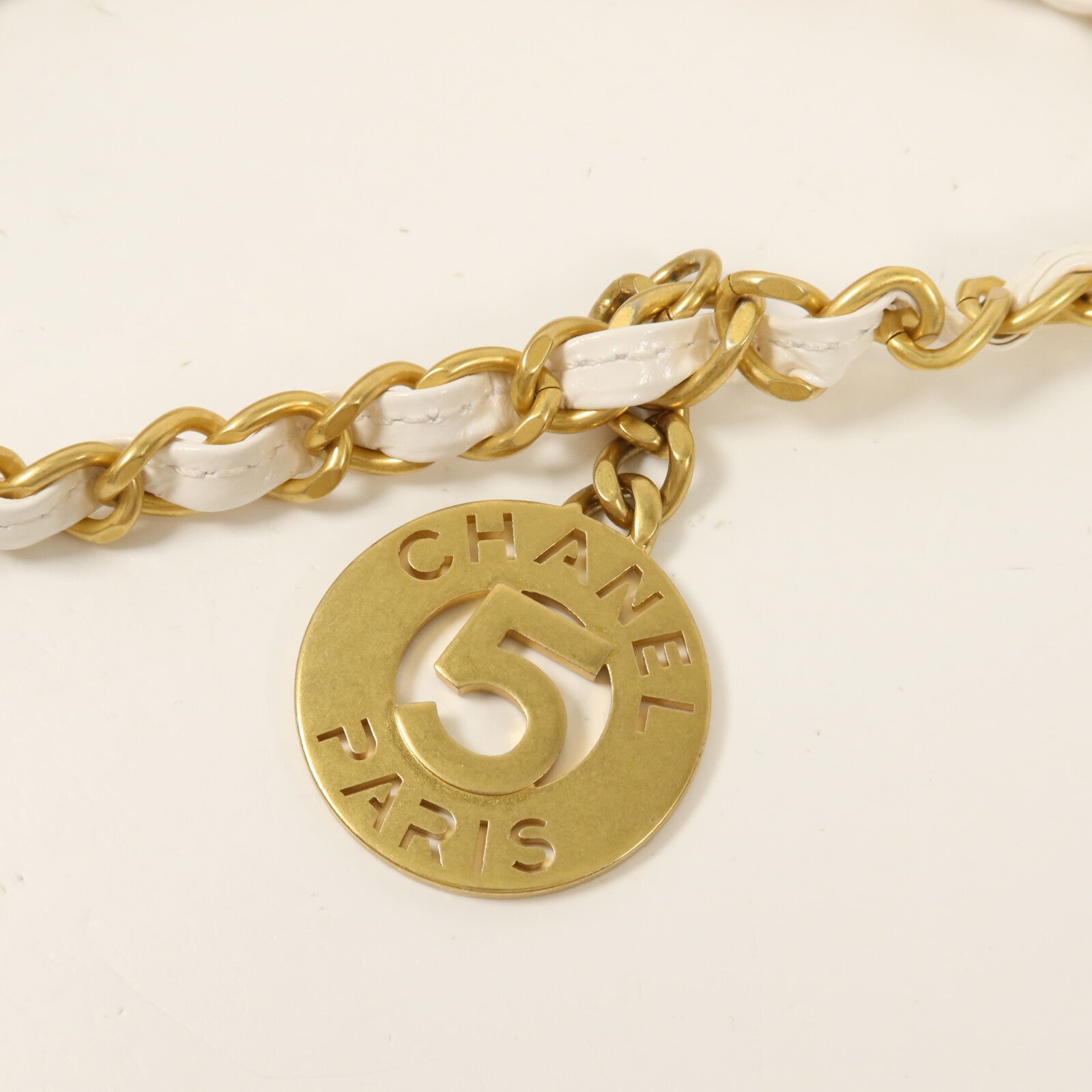 CHANEL 牛皮皮革Wavy CC Hobo鏈帶肩背袋