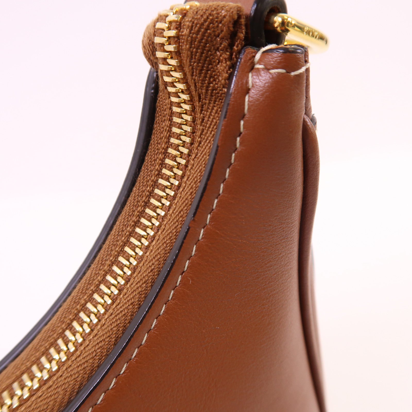 CELINE 牛皮皮革Ava金扣肩背袋