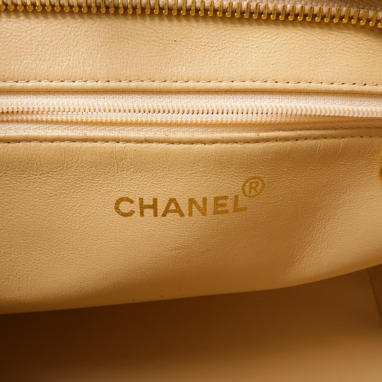 CHANEL 牛皮皮革Medallion金扣手挽袋