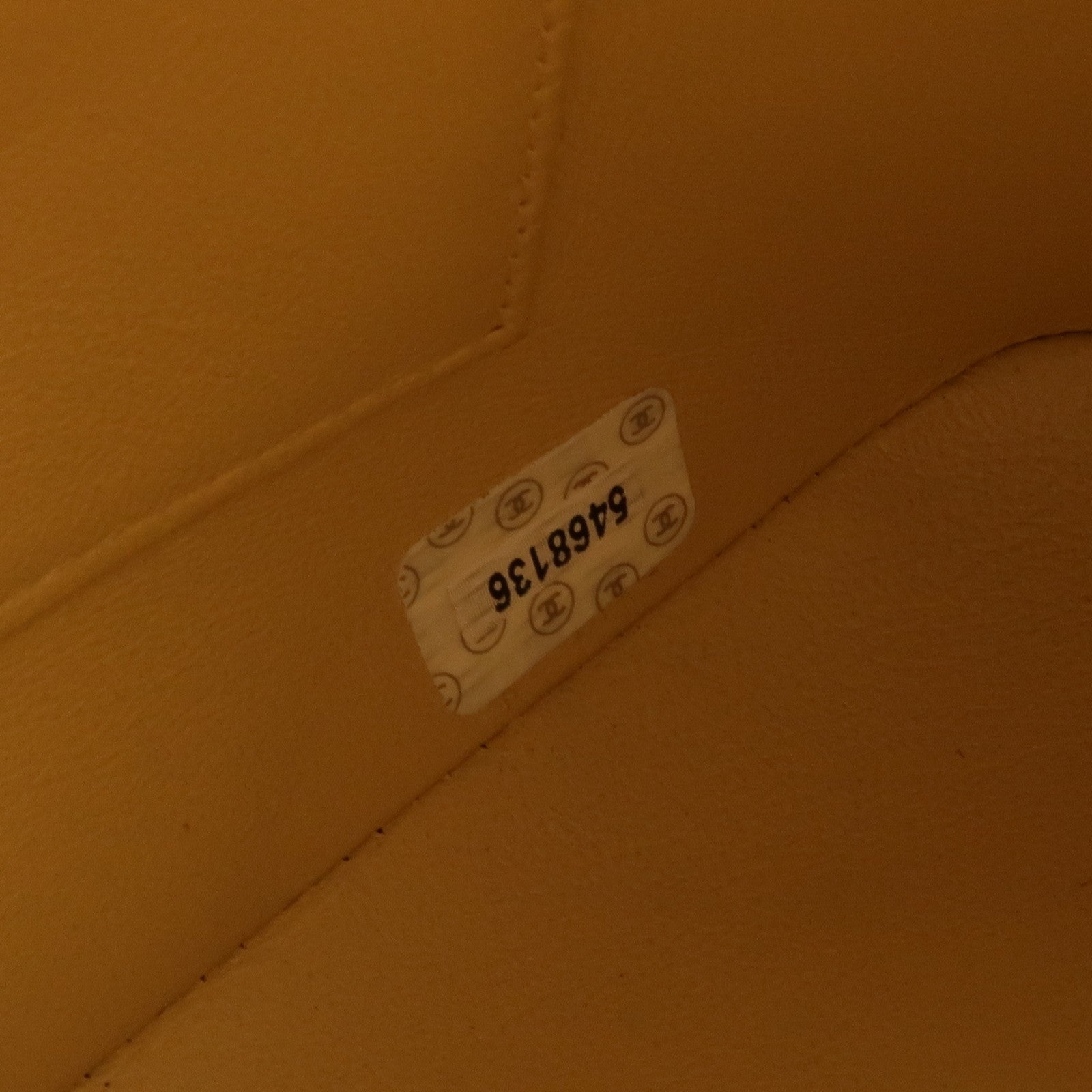 CHANEL 牛皮皮革Medallion金扣手挽袋