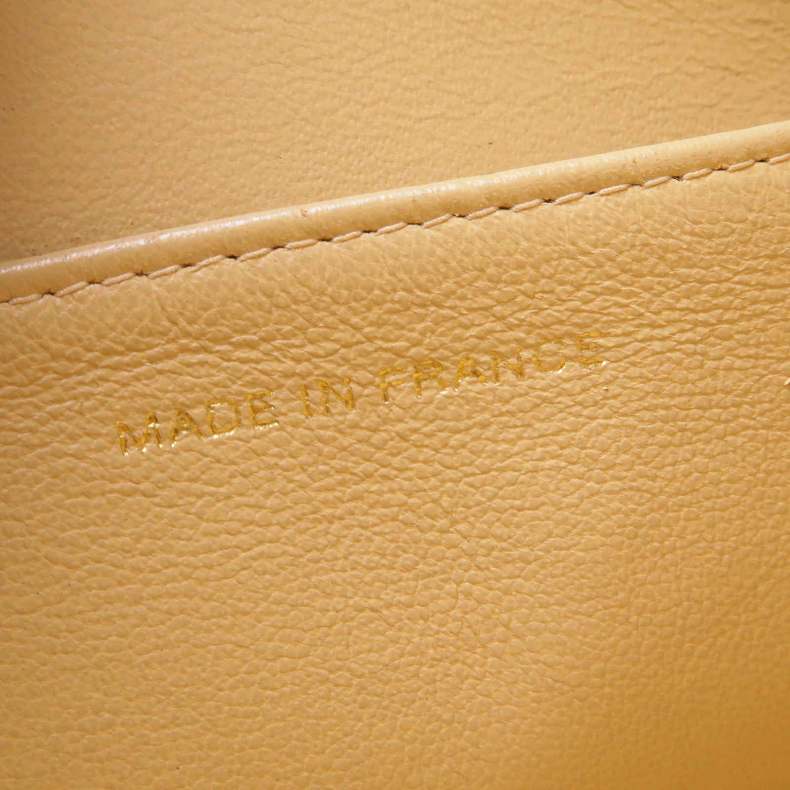 CHANEL 牛皮皮革Medallion金扣手挽袋