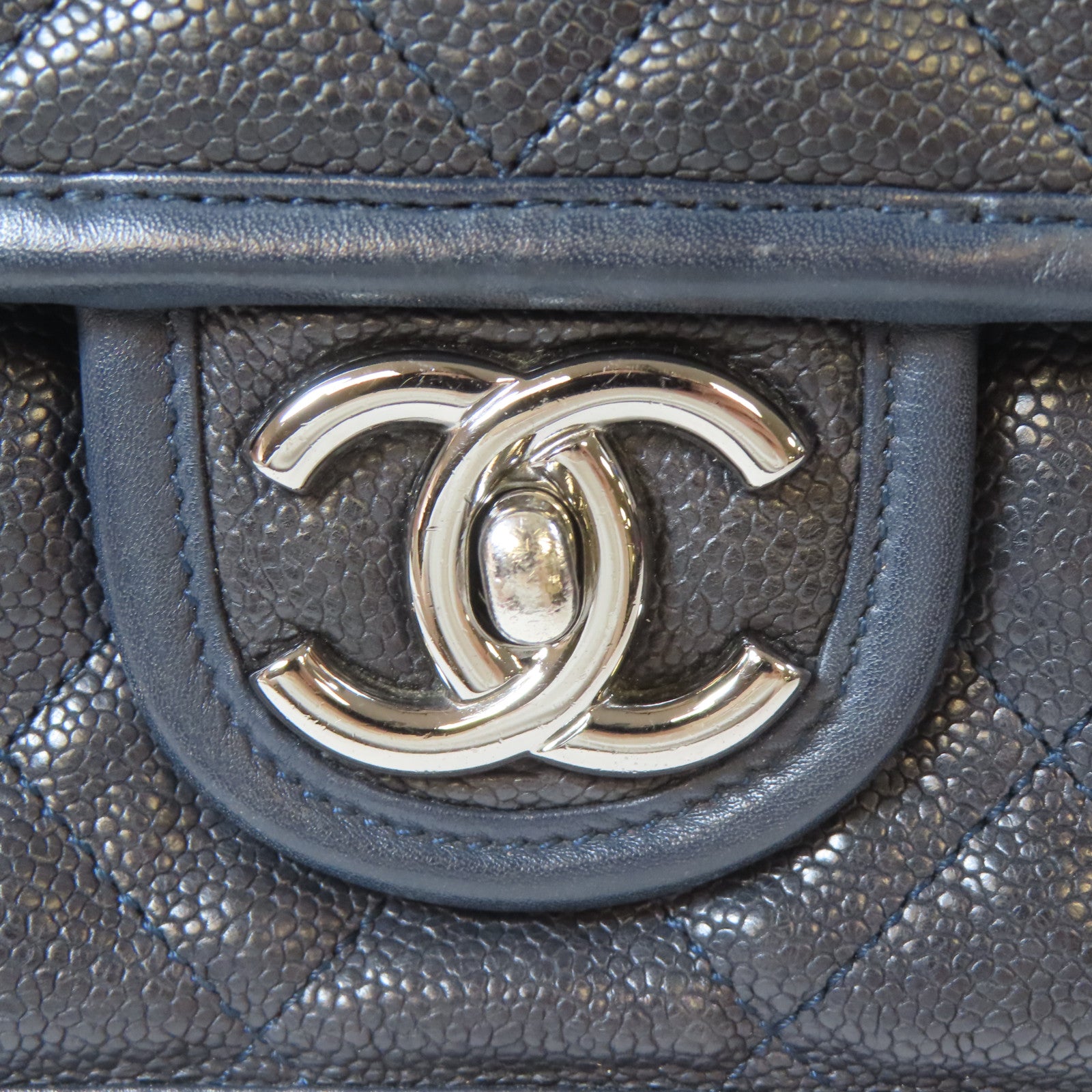 CHANEL 菱格Caviar皮革French Riviera Flap銀扣鏈帶肩背袋深藍色
