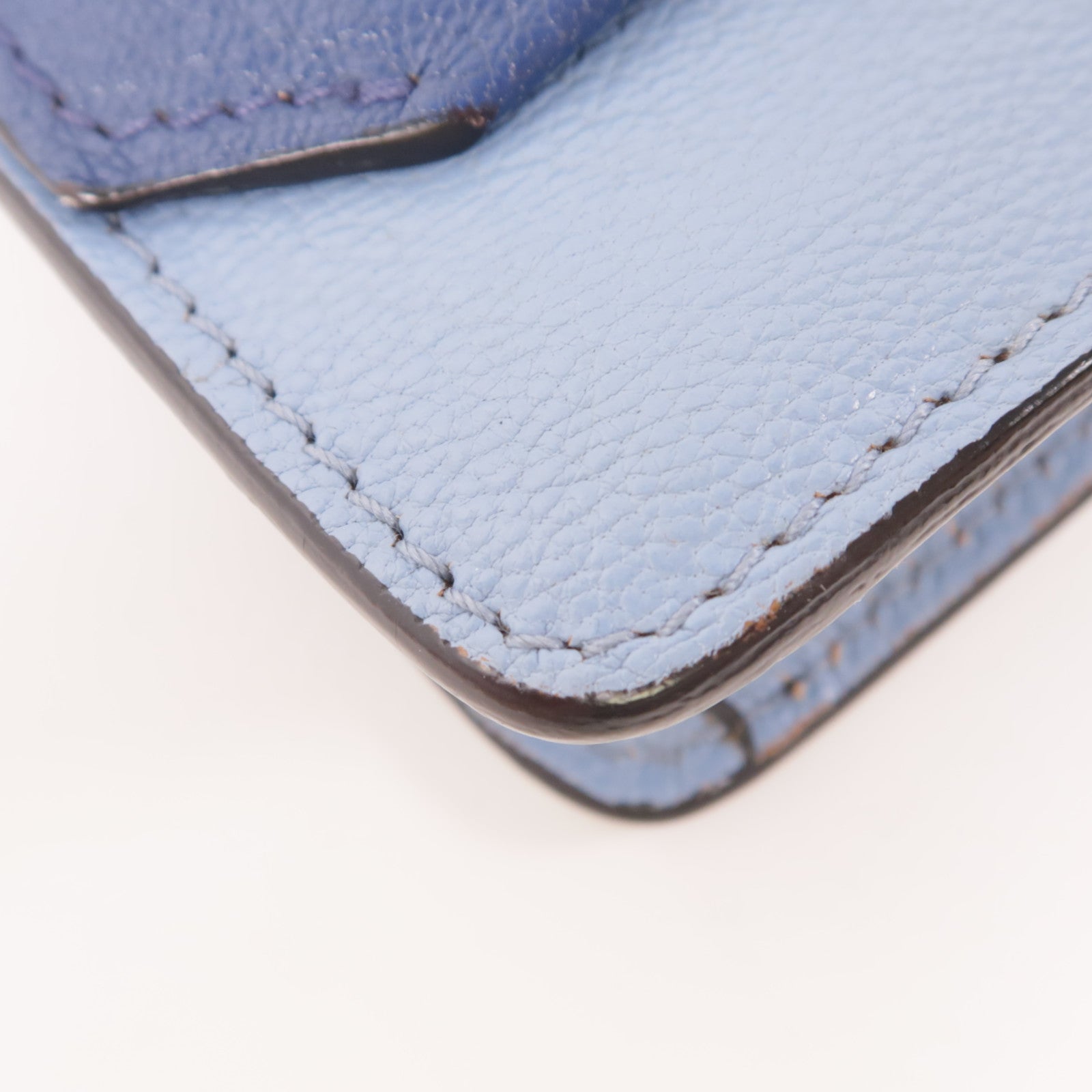 Miu Miu 牛皮皮革Shoulder Bag金扣肩背袋