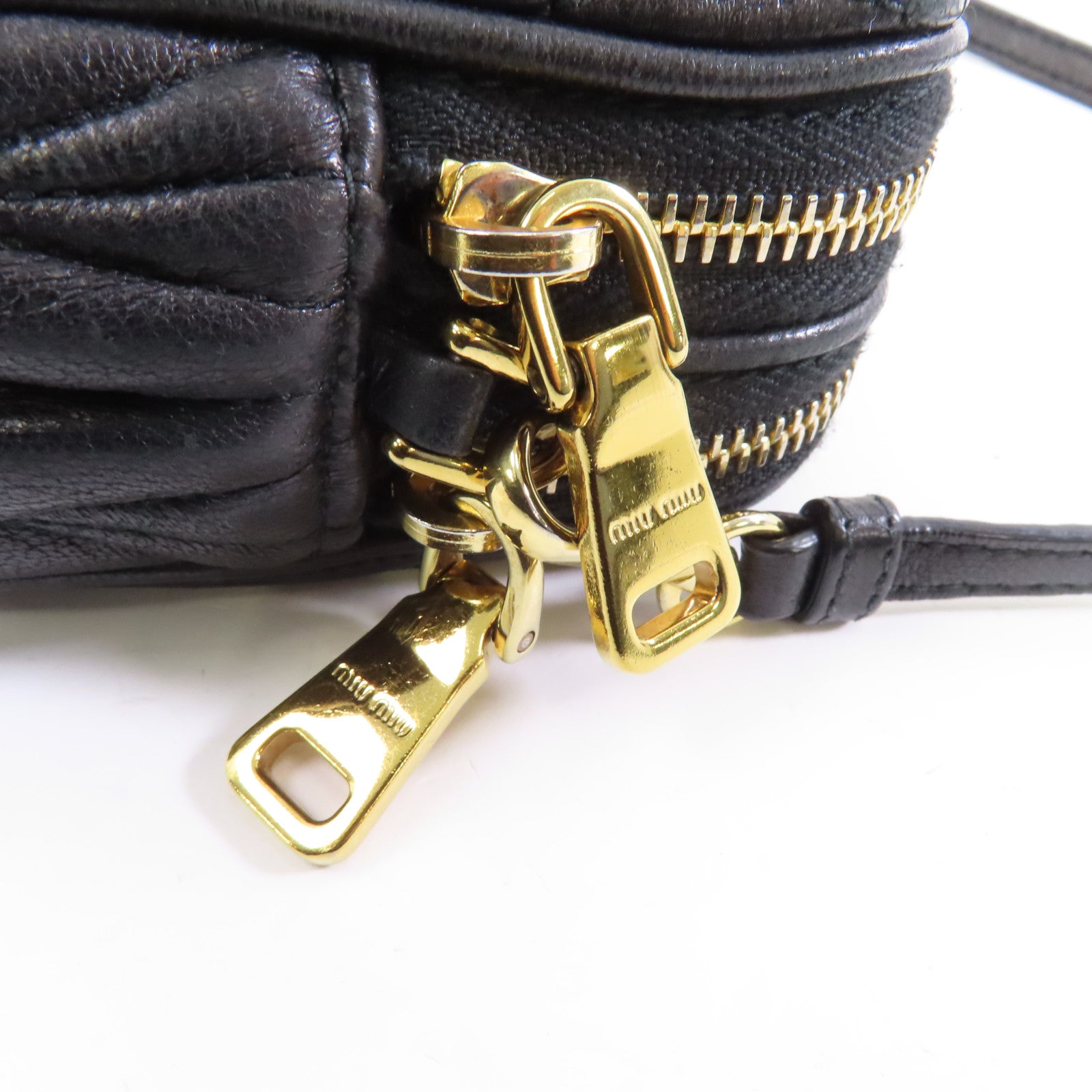 Miu Miu 羊皮皮革Shoulder Bag金扣肩背袋黑色