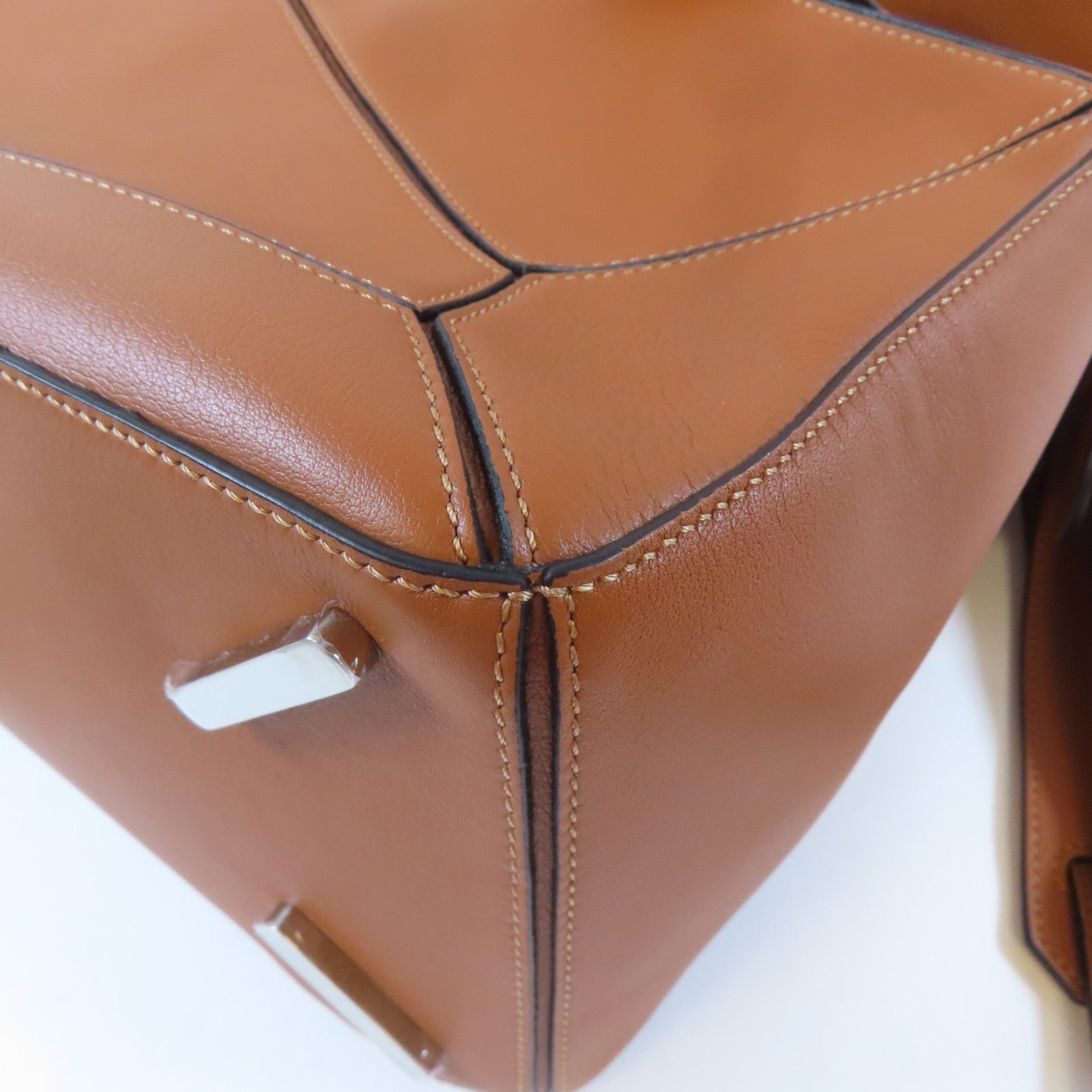 LOEWE 牛皮皮革Puzzle Large銀扣手挽肩背兩用袋啡色
