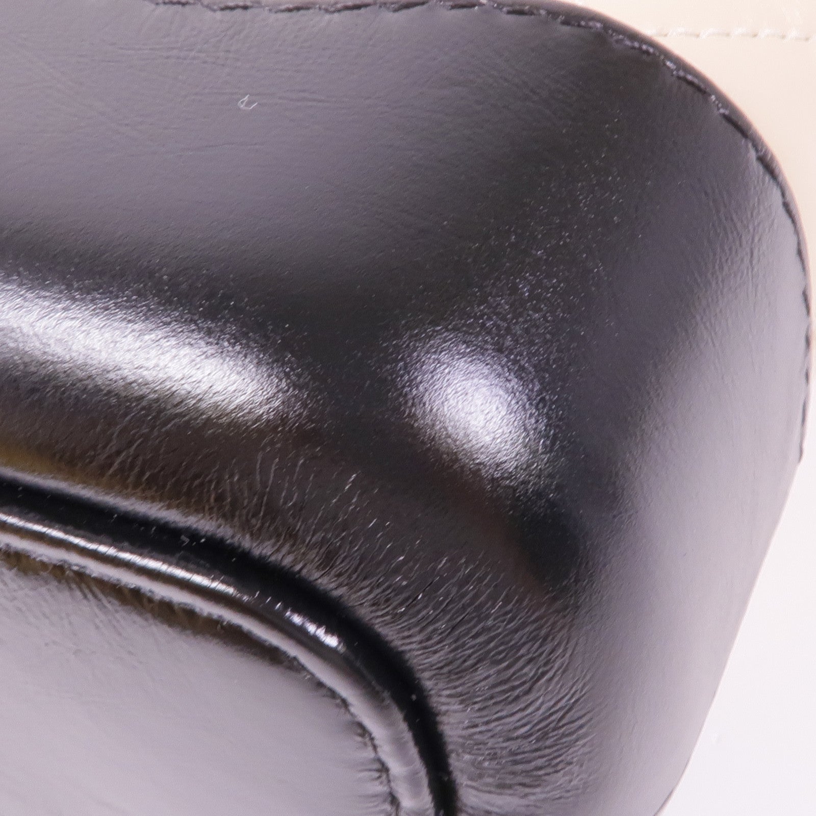 CHANEL 牛皮皮革Gabrielle Smal鏈帶肩背袋