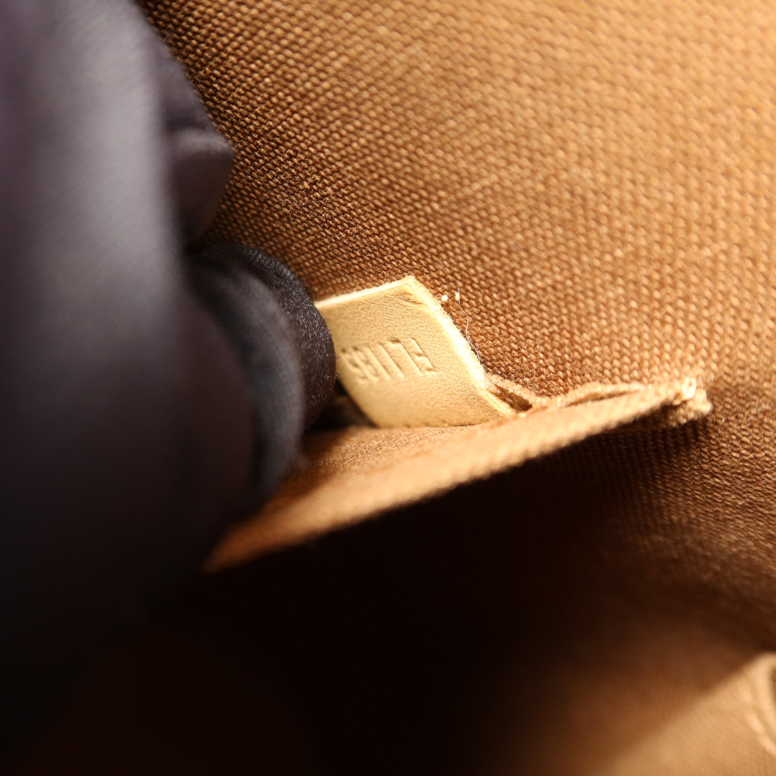 LOUIS VUITTON Monogram Alma金扣手挽袋