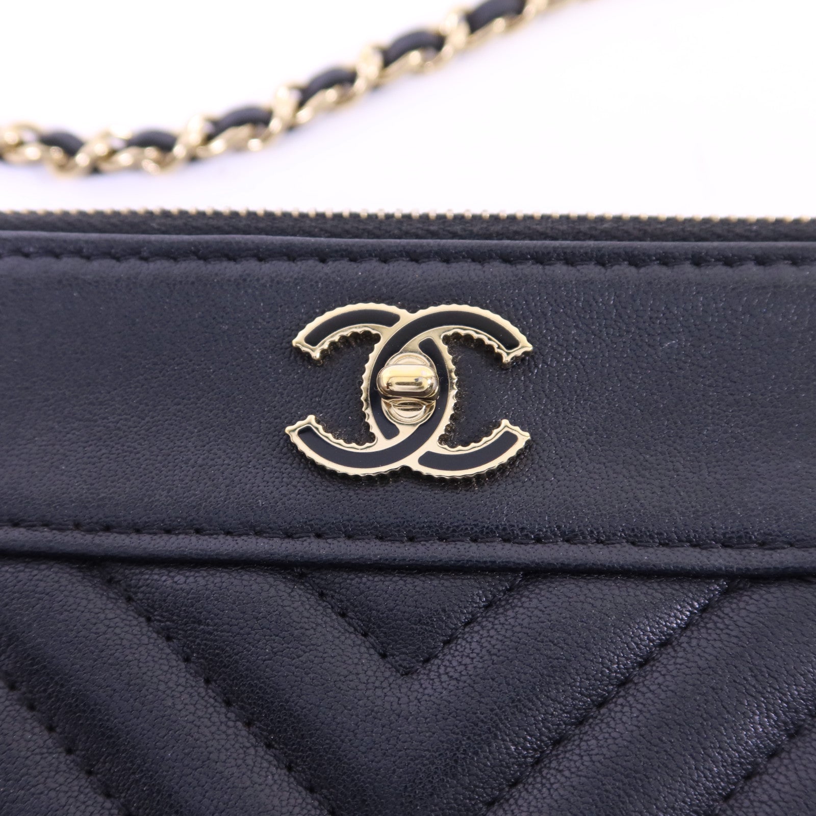 CHANEL 牛皮皮革Shoulder Bag金扣鏈帶肩背袋