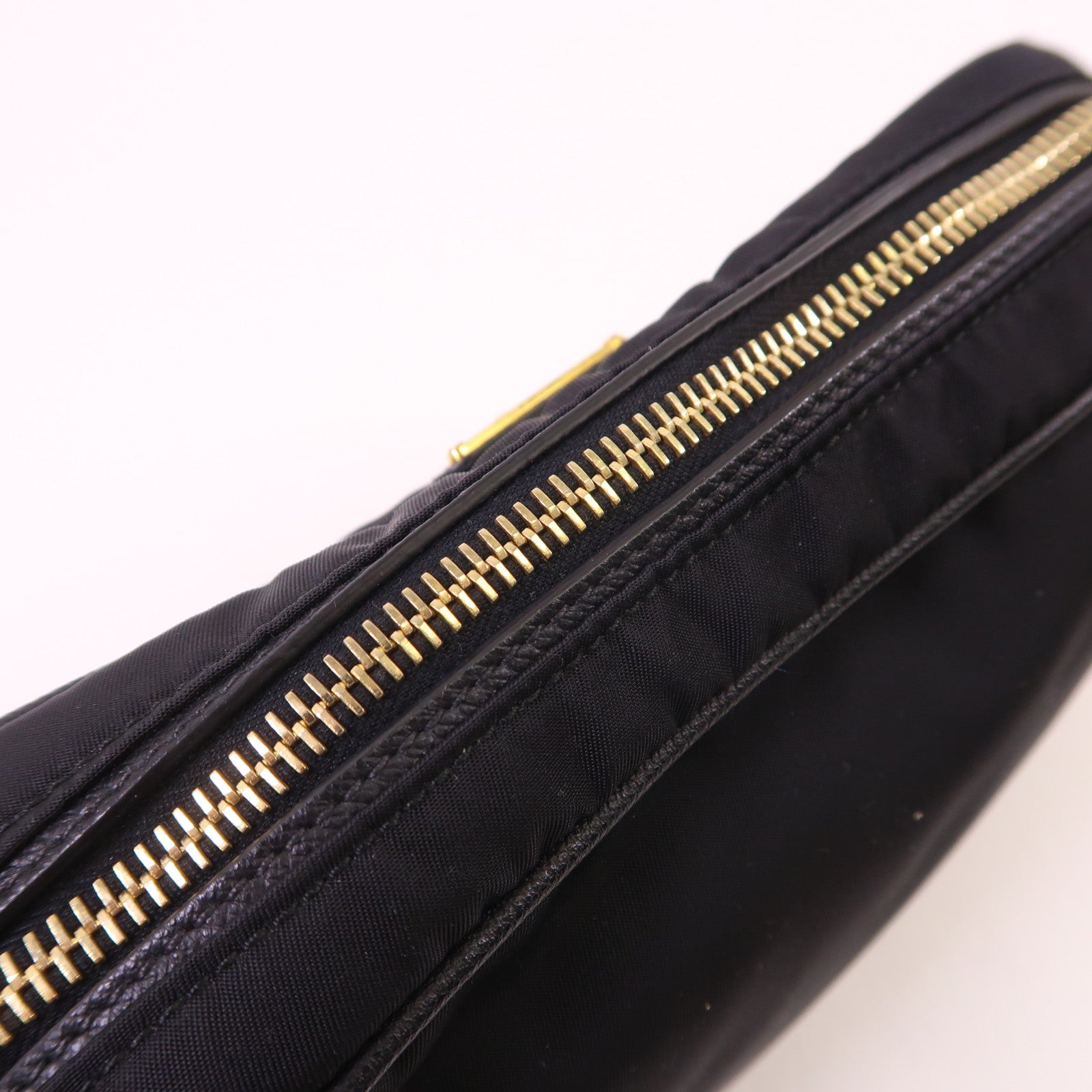 PRADA 尼龍Shoulder Bag金扣肩背袋