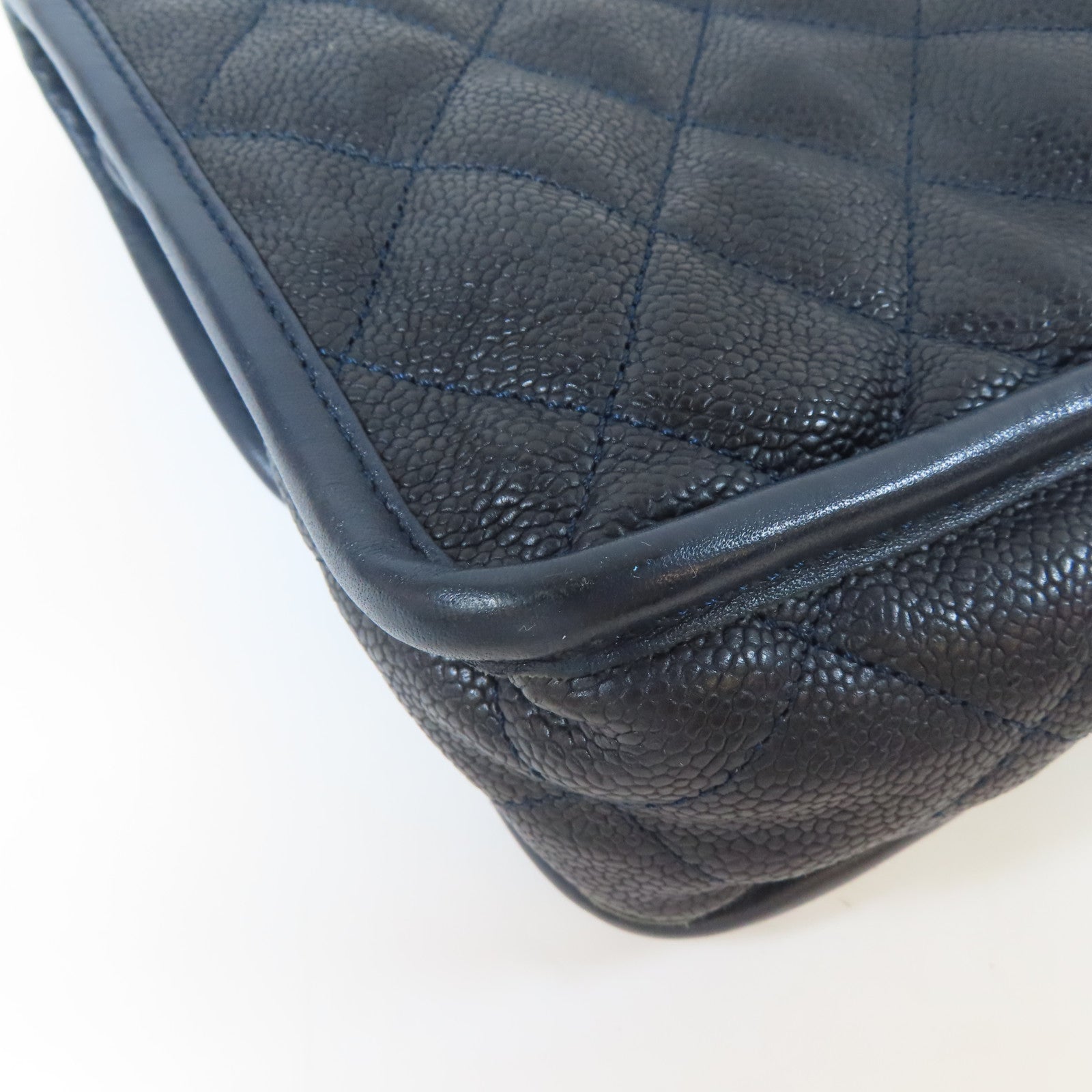 CHANEL 菱格Caviar皮革French Riviera Flap銀扣鏈帶肩背袋深藍色