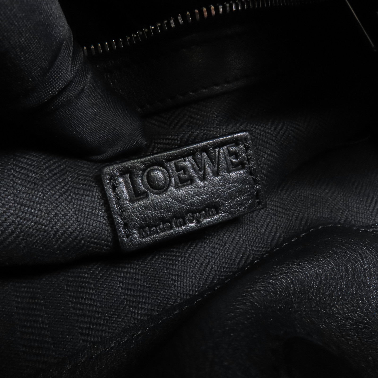 LOEWE 牛皮皮革Flamenco銀扣肩背袋