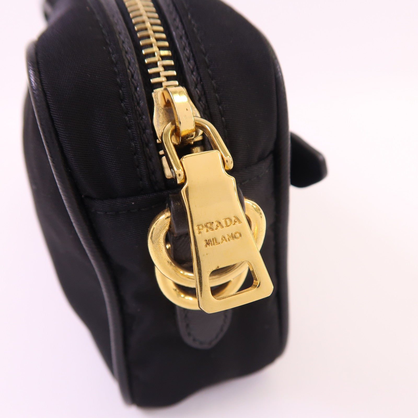 PRADA 尼龍Shoulder Bag金扣肩背袋