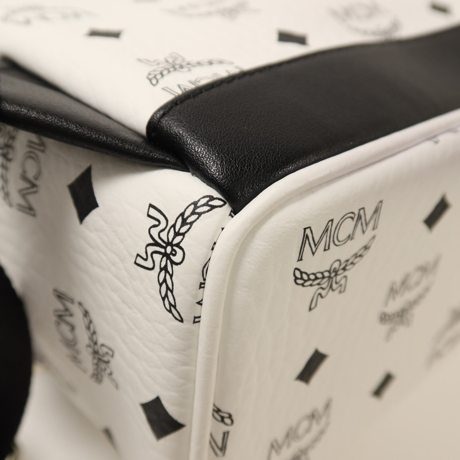 MCM 塗屠帆布Backpack銀扣背包