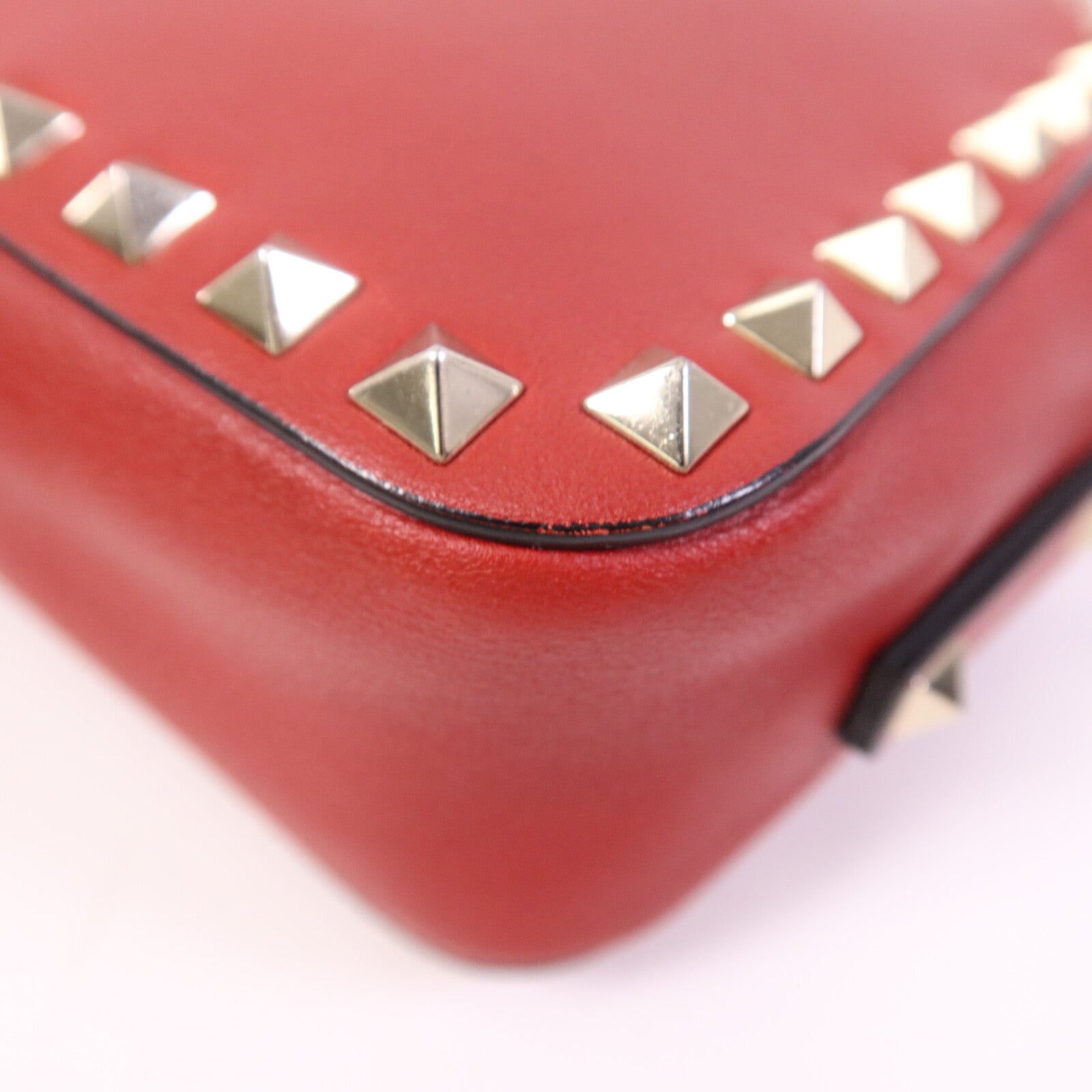 Valentino 牛皮皮革Garavani Rockstud Crossbody Bag金扣肩背袋