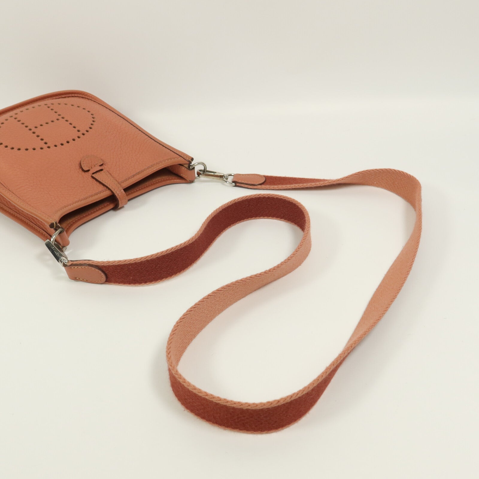 HERMES Clemence皮革Evelyne TPM肩背袋Rose Tea