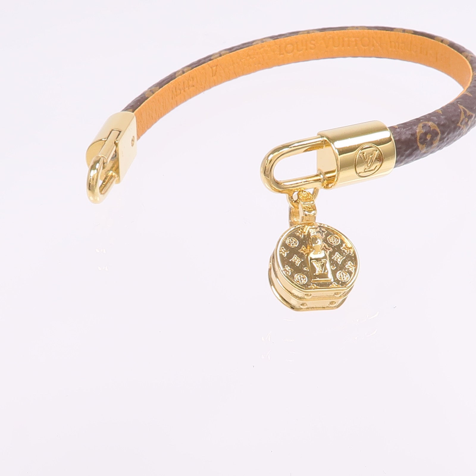 LOUIS VUITTON Monogram Tribute Bracelet金扣手帶