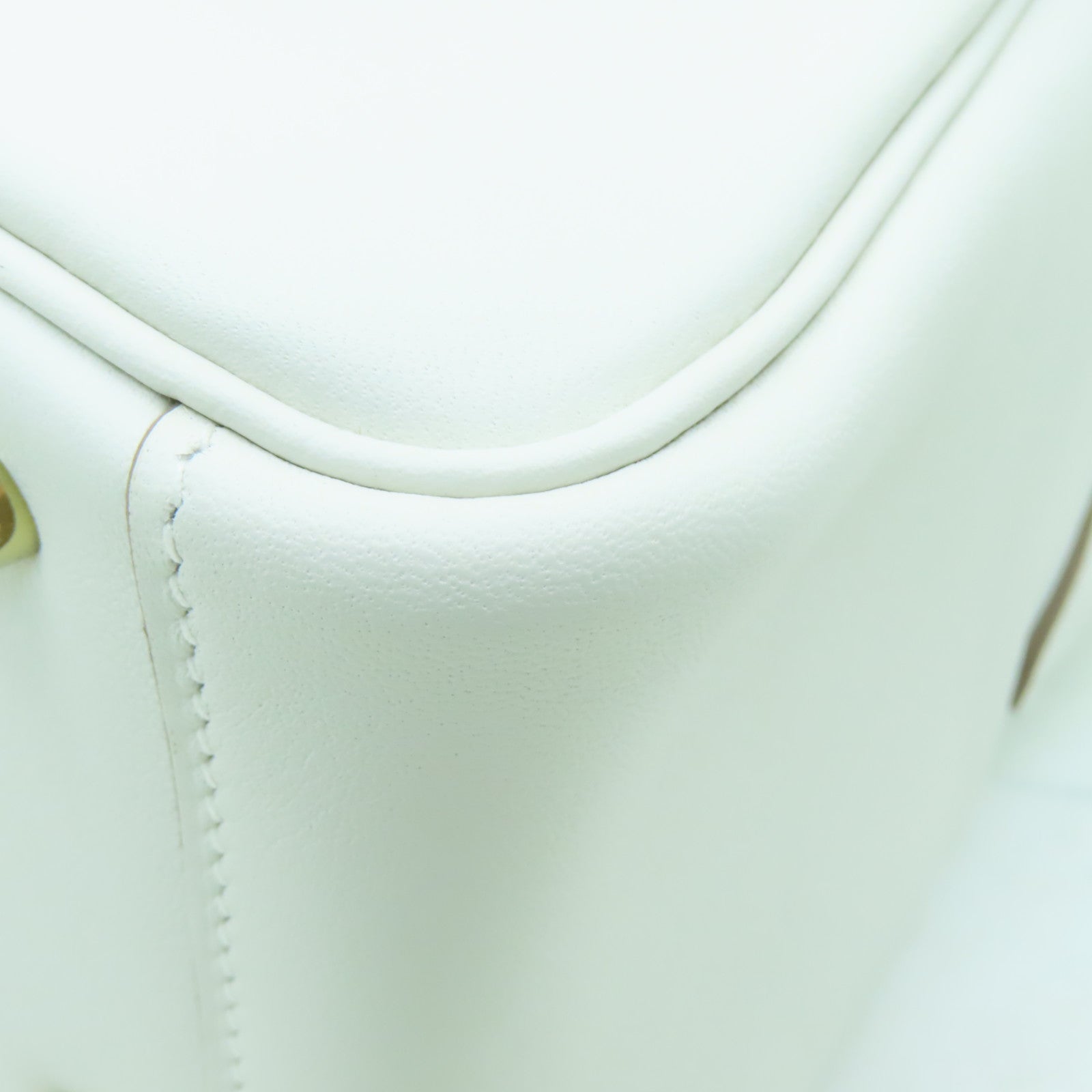 HERMES **【清倉大減價】Swift皮革Mini Lindy金扣手挽肩背兩用袋Gris Pale奶灰色