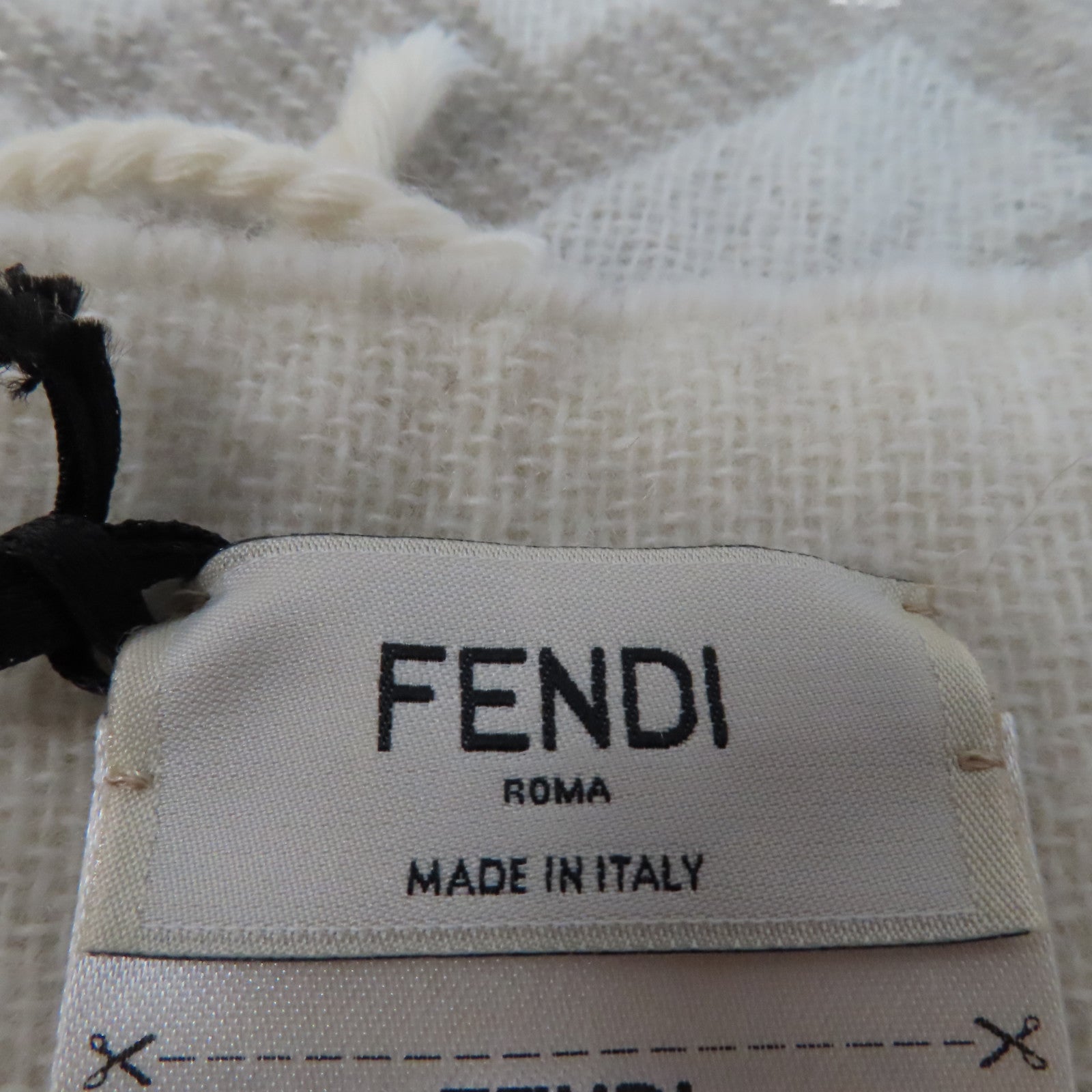 FENDI 羊絨Scarf圍巾白色/灰色