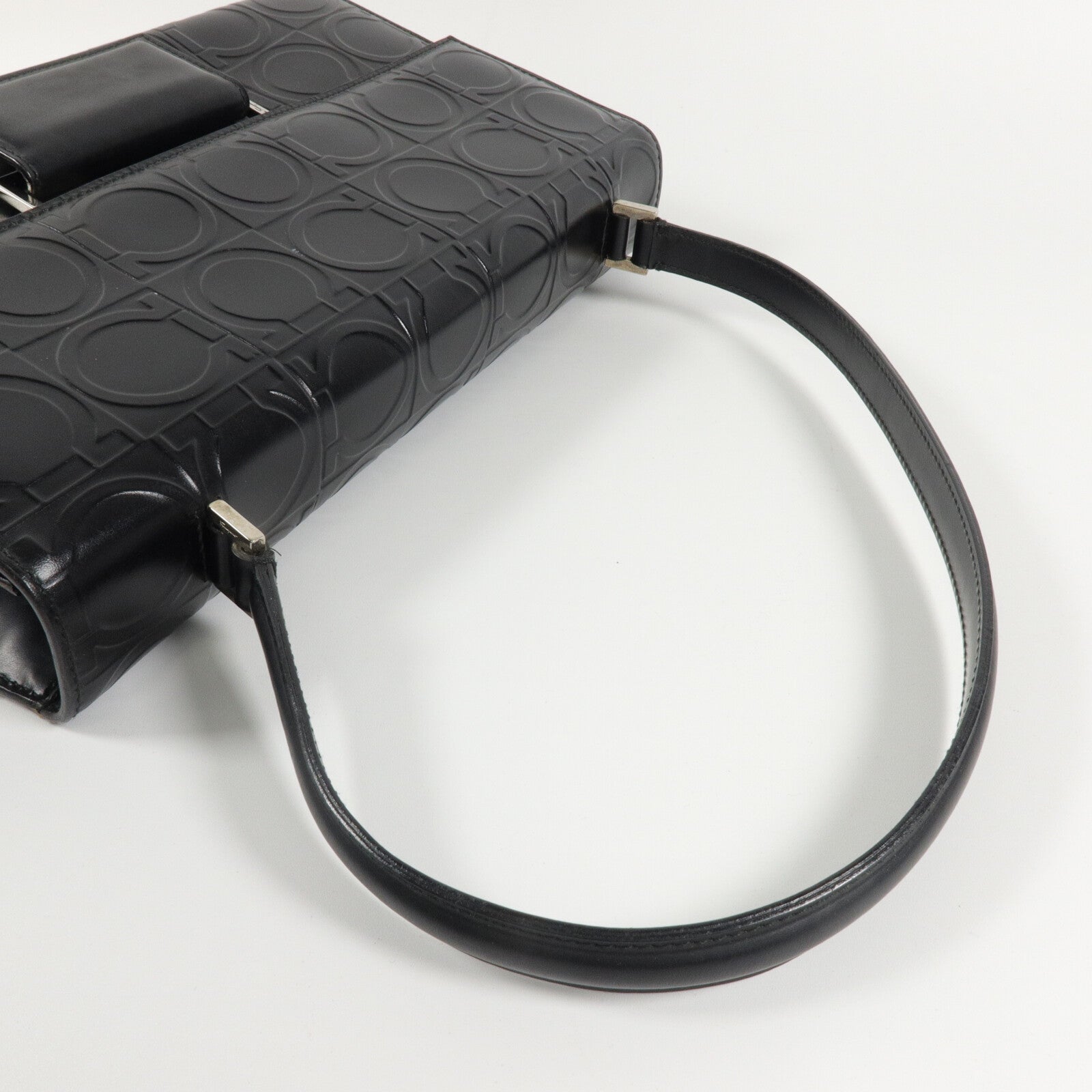 Salvatore Ferragamo 牛皮皮革Gancini肩背袋