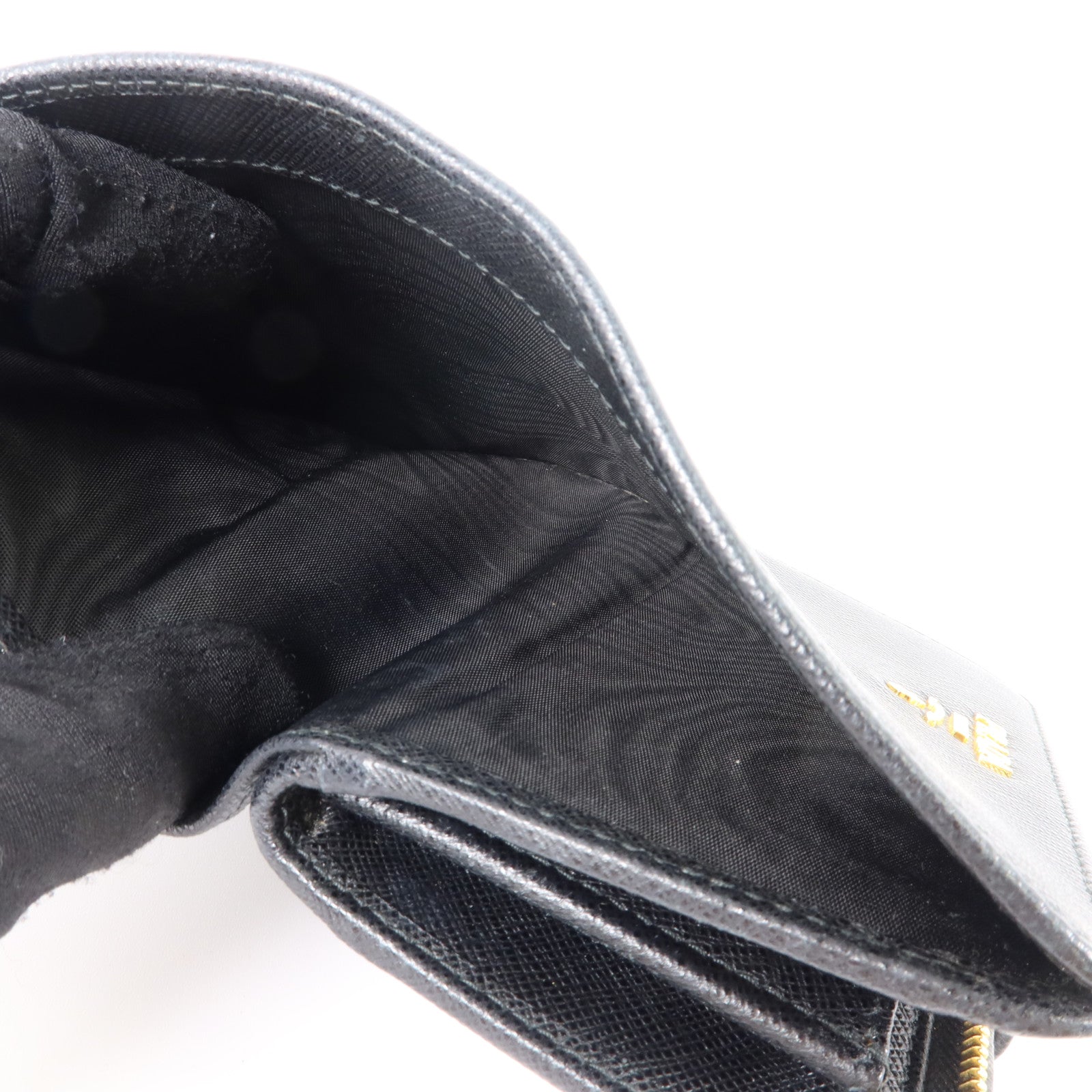 PRADA Saffiano皮革Bifold Wallet金扣錢包
