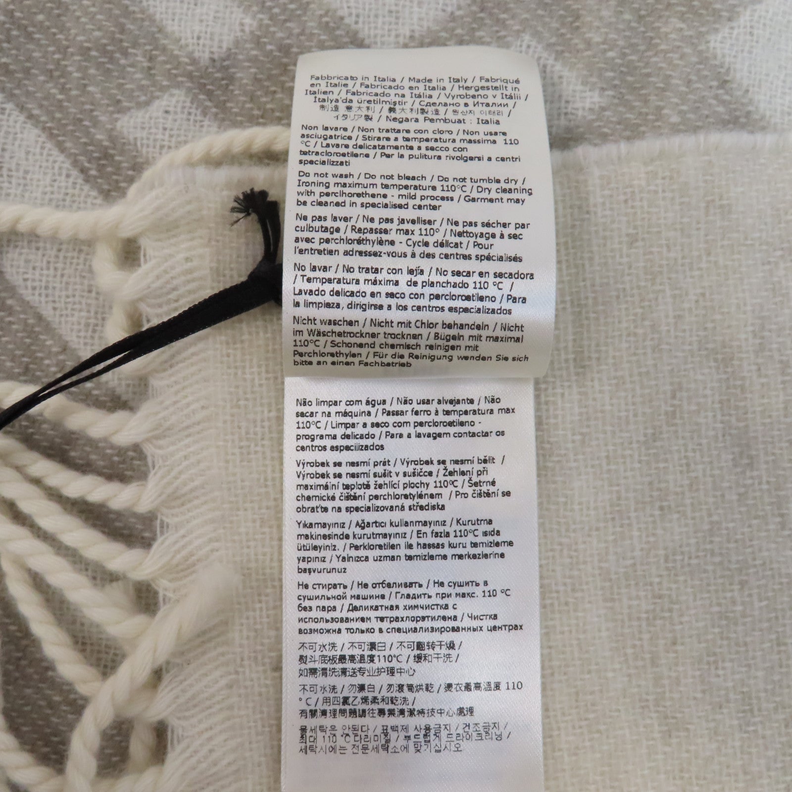 FENDI 羊絨Scarf圍巾白色/灰色