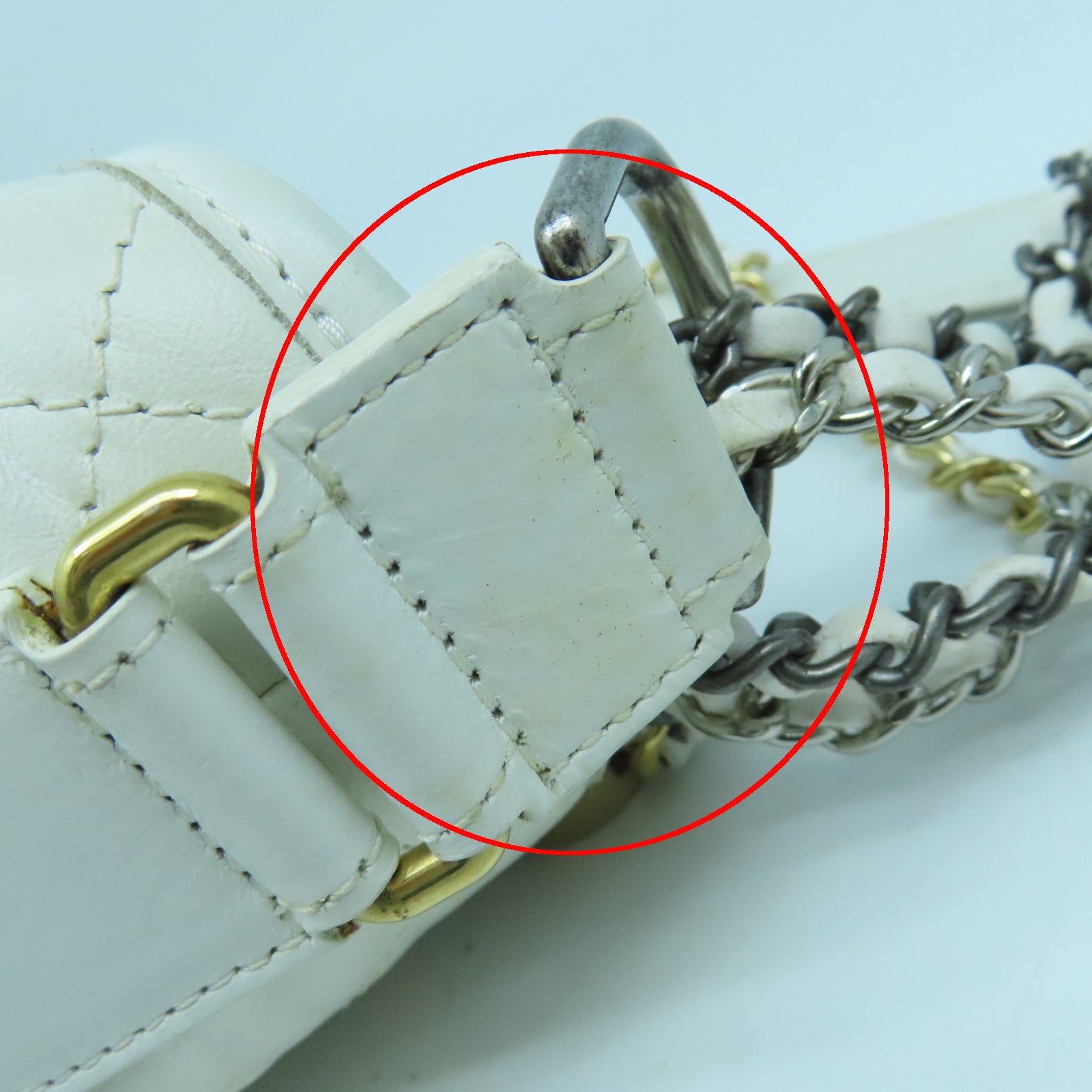 CHANEL 菱格牛皮皮革Gabrielle Medium金扣/銀扣鏈帶肩背袋白色