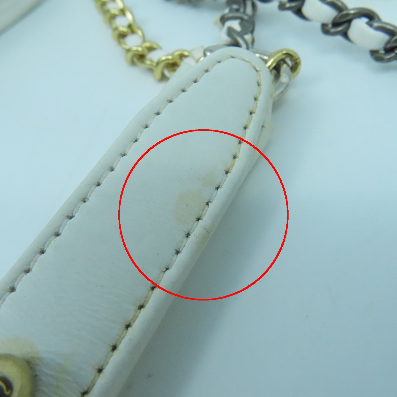 CHANEL 菱格牛皮皮革Gabrielle Medium金扣/銀扣鏈帶肩背袋白色