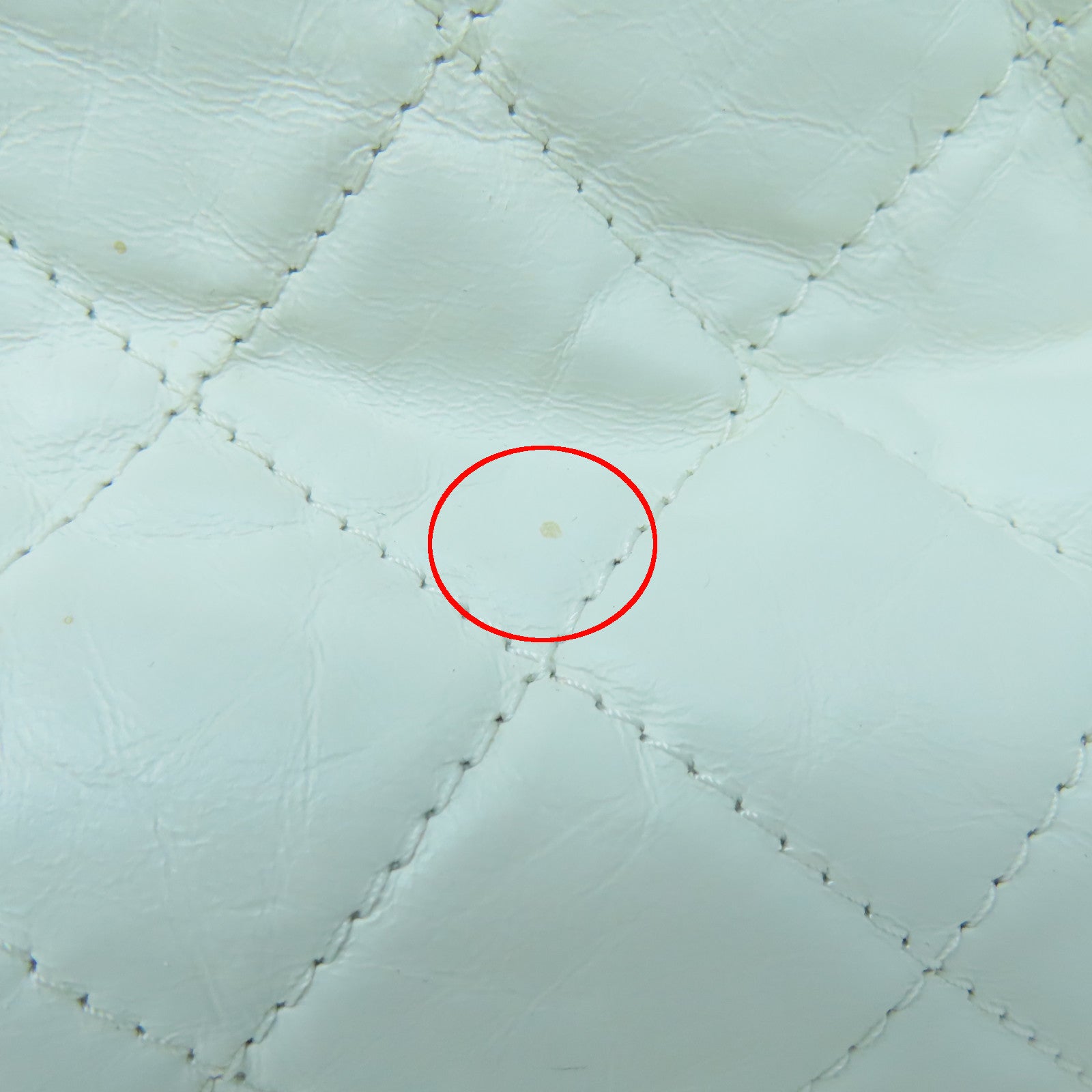 CHANEL 菱格牛皮皮革Gabrielle Medium金扣/銀扣鏈帶肩背袋白色