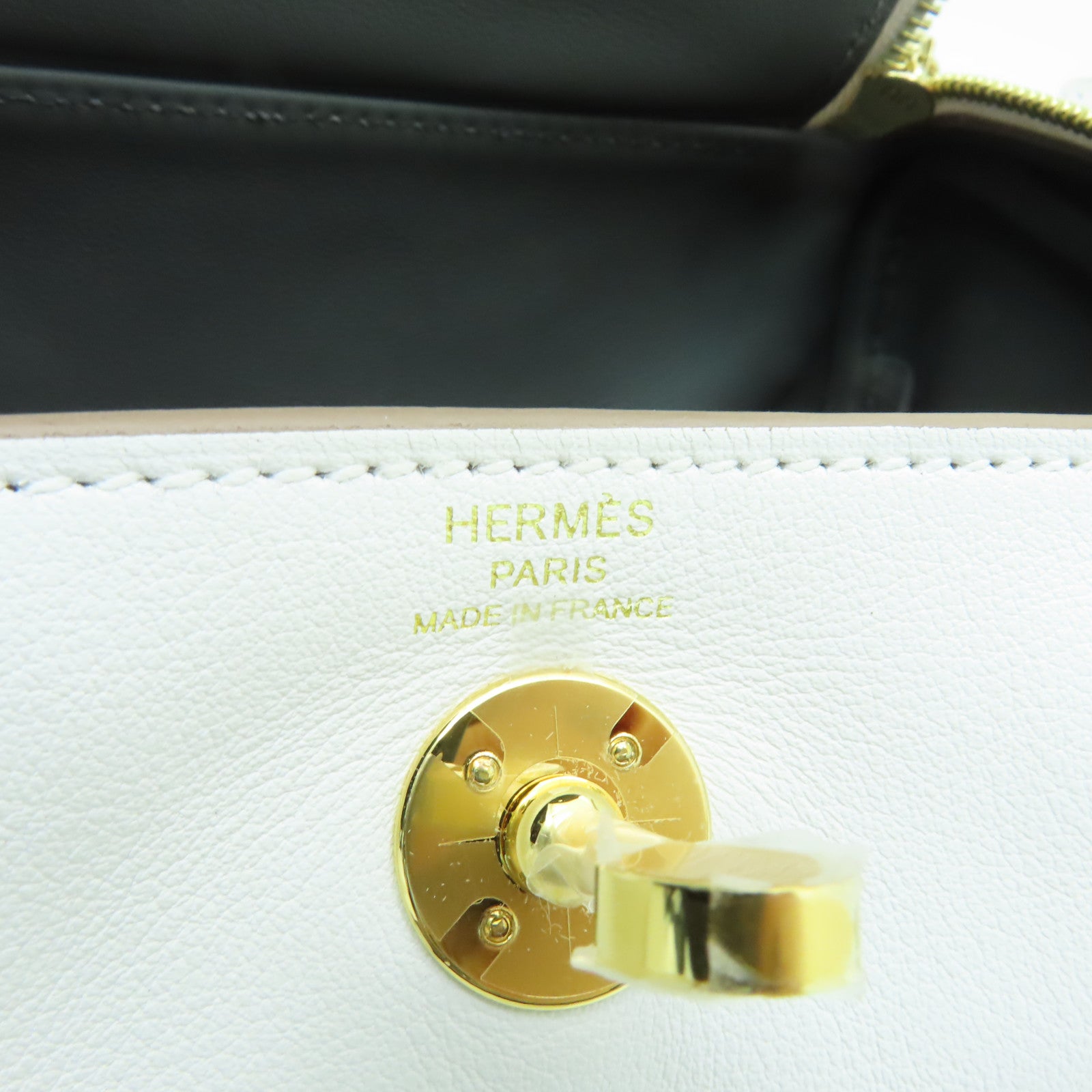 HERMES **【清倉大減價】Swift皮革Mini Lindy金扣手挽肩背兩用袋Gris Pale奶灰色