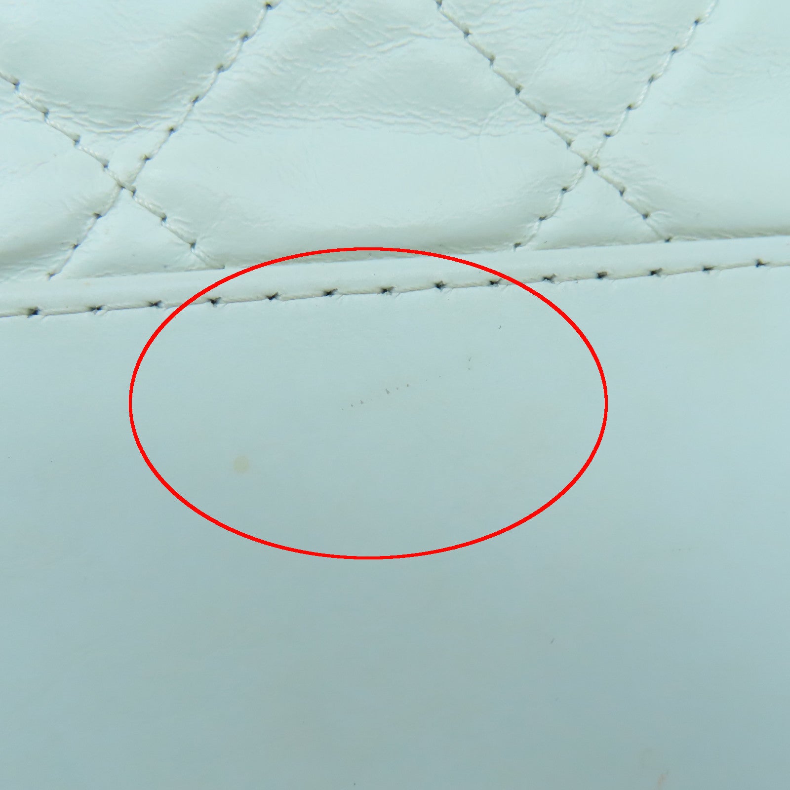 CHANEL 菱格牛皮皮革Gabrielle Medium金扣/銀扣鏈帶肩背袋白色
