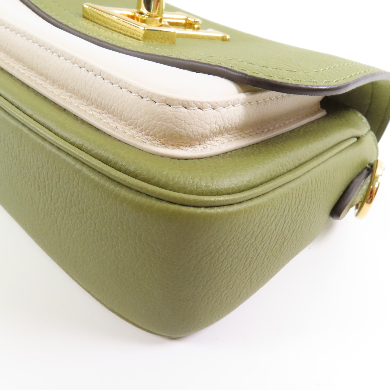 LOUIS VUITTON 牛皮皮革LockMe Tender金扣手挽肩背兩用袋