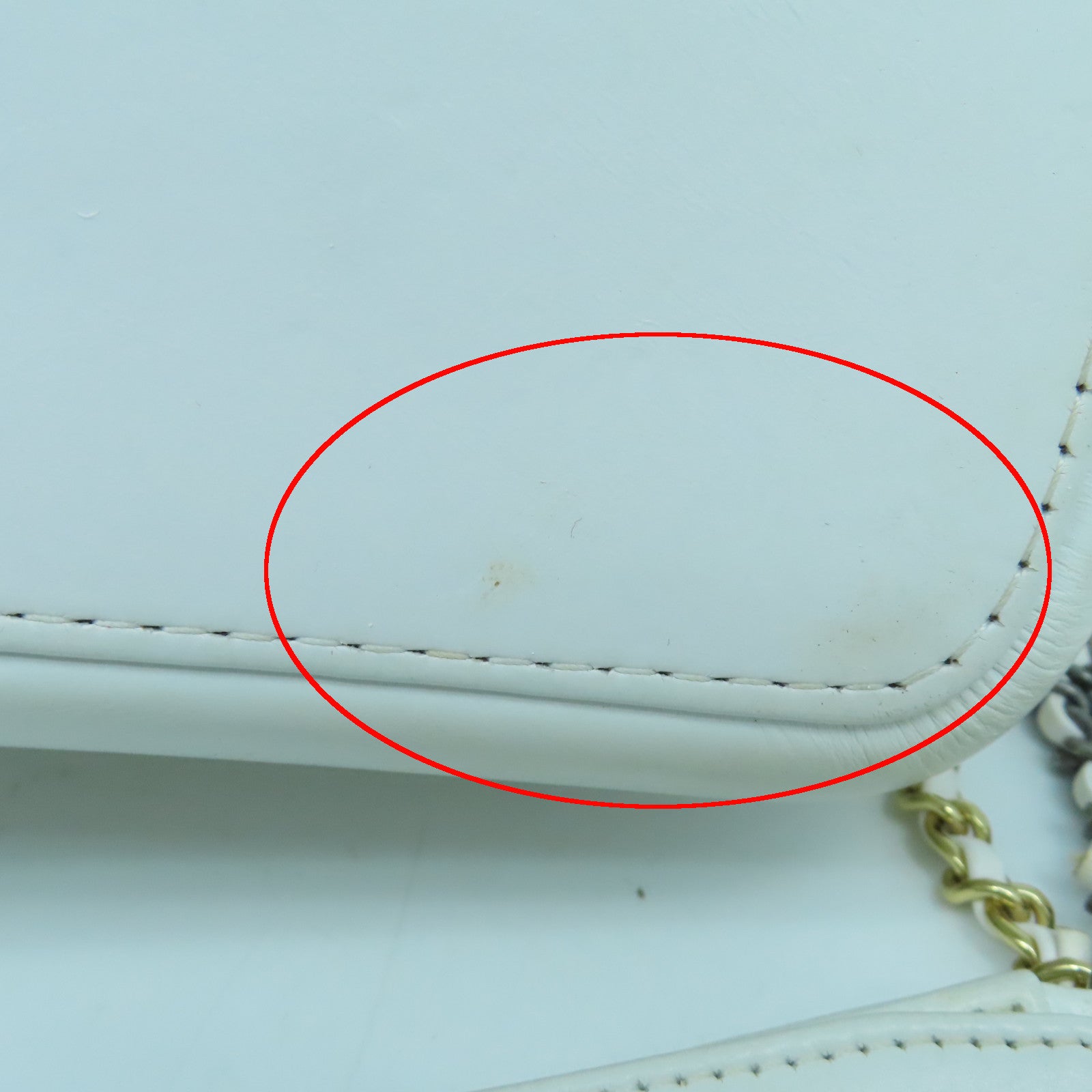 CHANEL 菱格牛皮皮革Gabrielle Medium金扣/銀扣鏈帶肩背袋白色