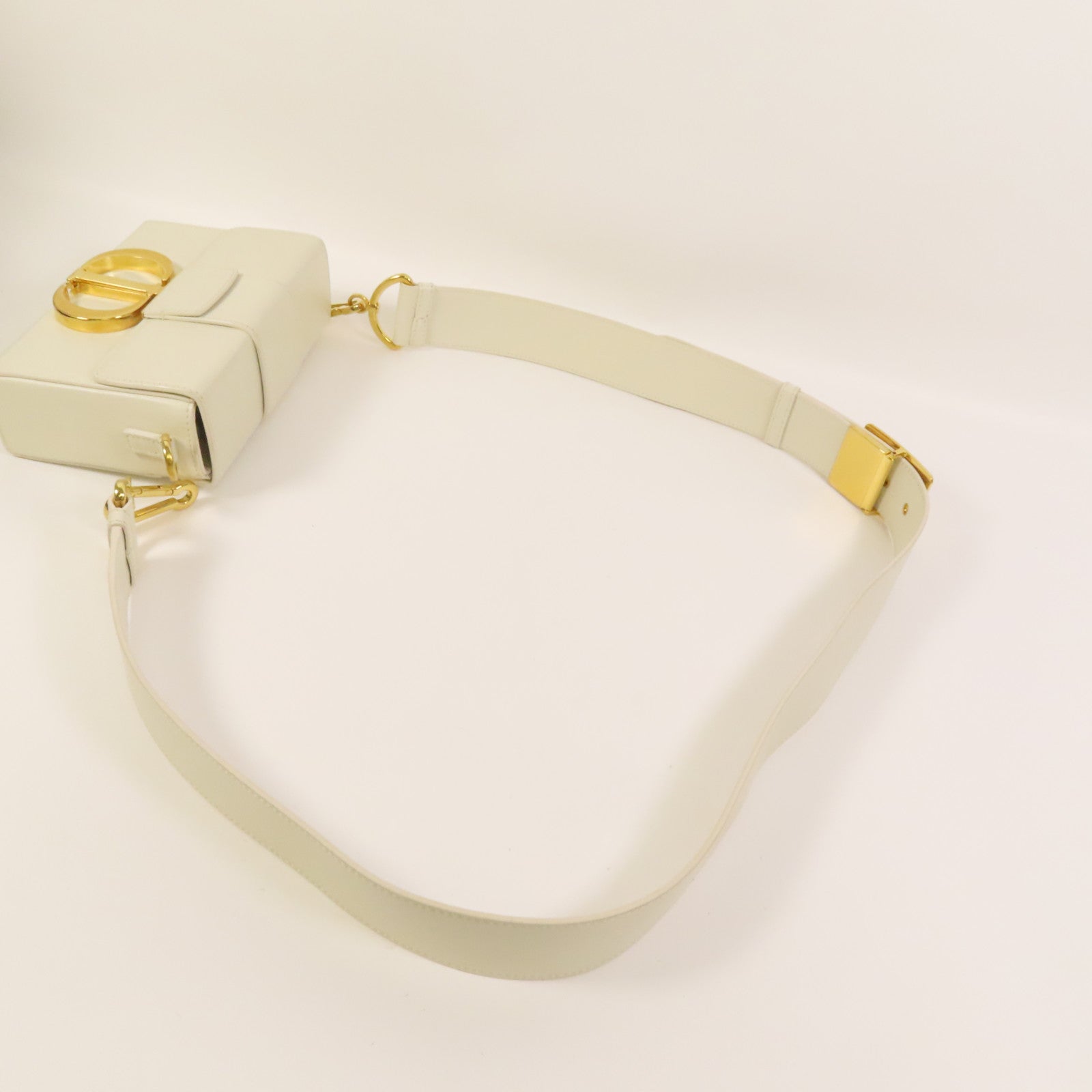 Dior 【激減優惠】牛皮皮革30 Montaigne金扣肩背袋