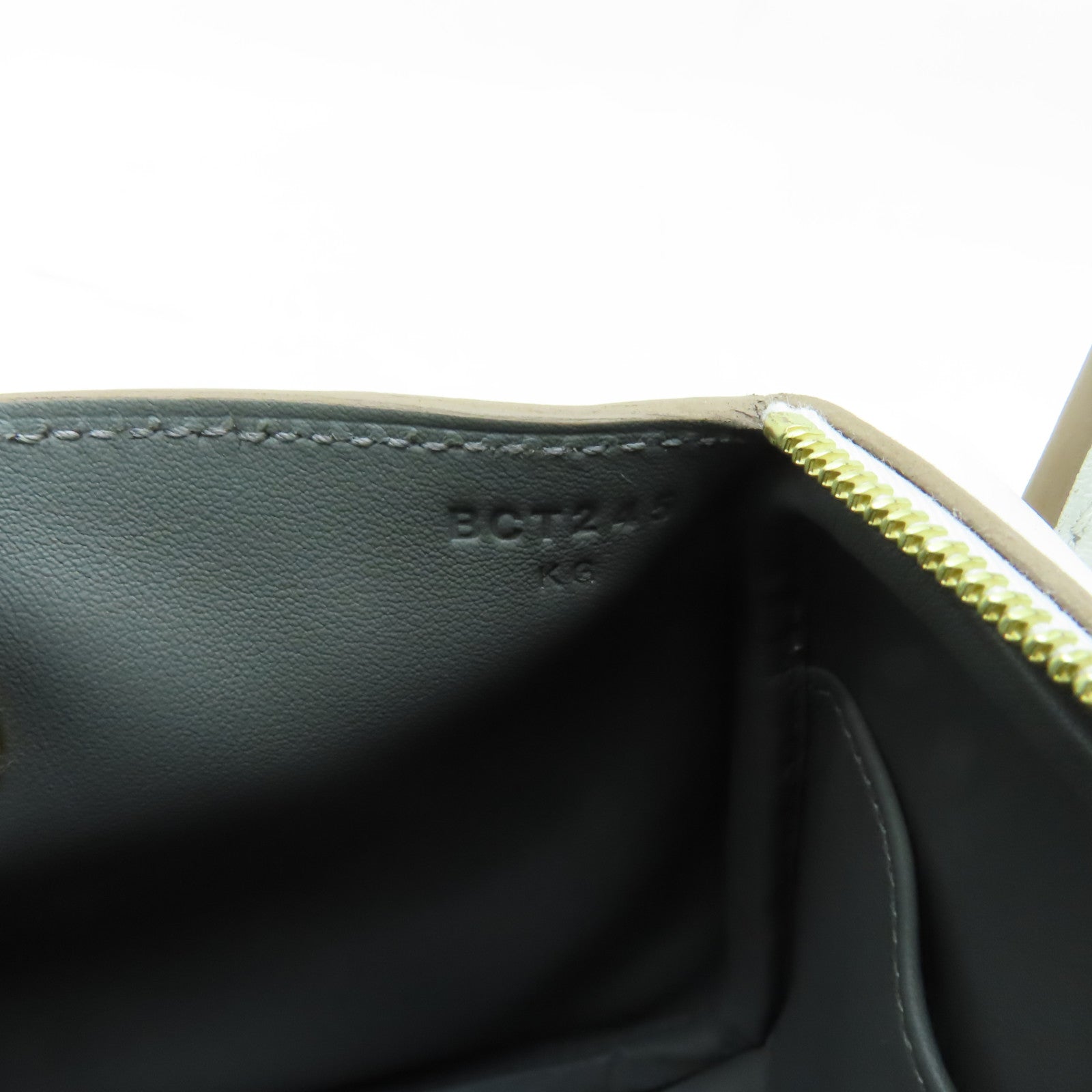 HERMES **【清倉大減價】Swift皮革Mini Lindy金扣手挽肩背兩用袋Gris Pale奶灰色
