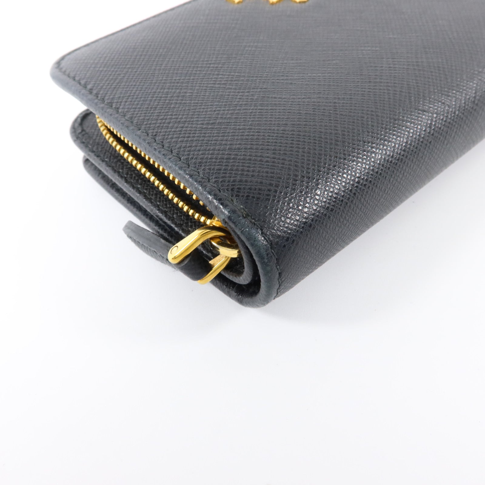 PRADA Saffiano皮革Bifold Wallet金扣錢包