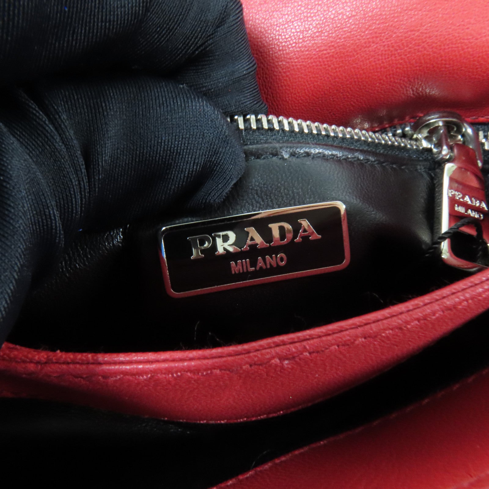 PRADA 羊皮皮革Chain Shoulder銀扣肩背袋