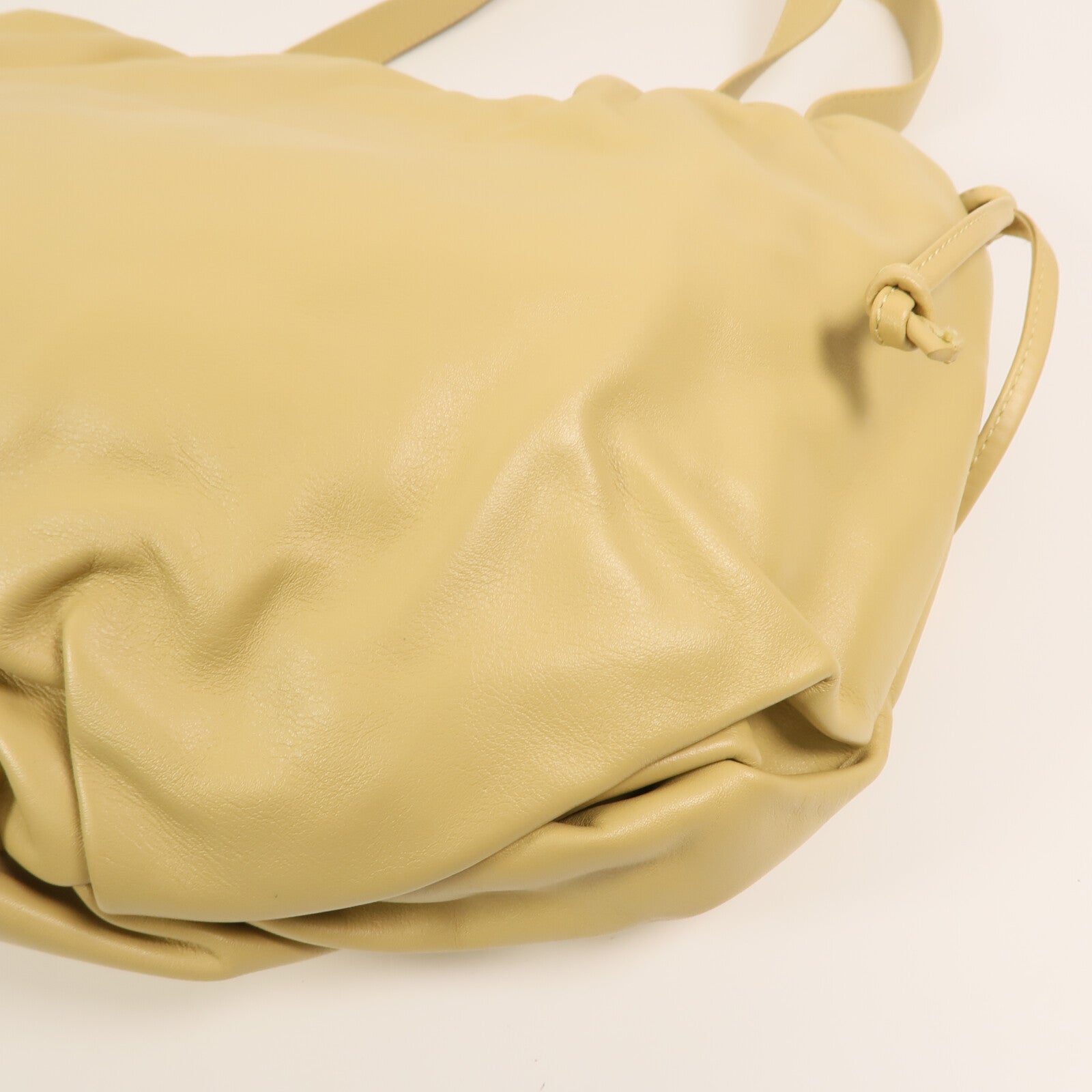 BOTTEGA VENETA 【激減優惠】牛皮皮革The Bulb金扣肩背袋