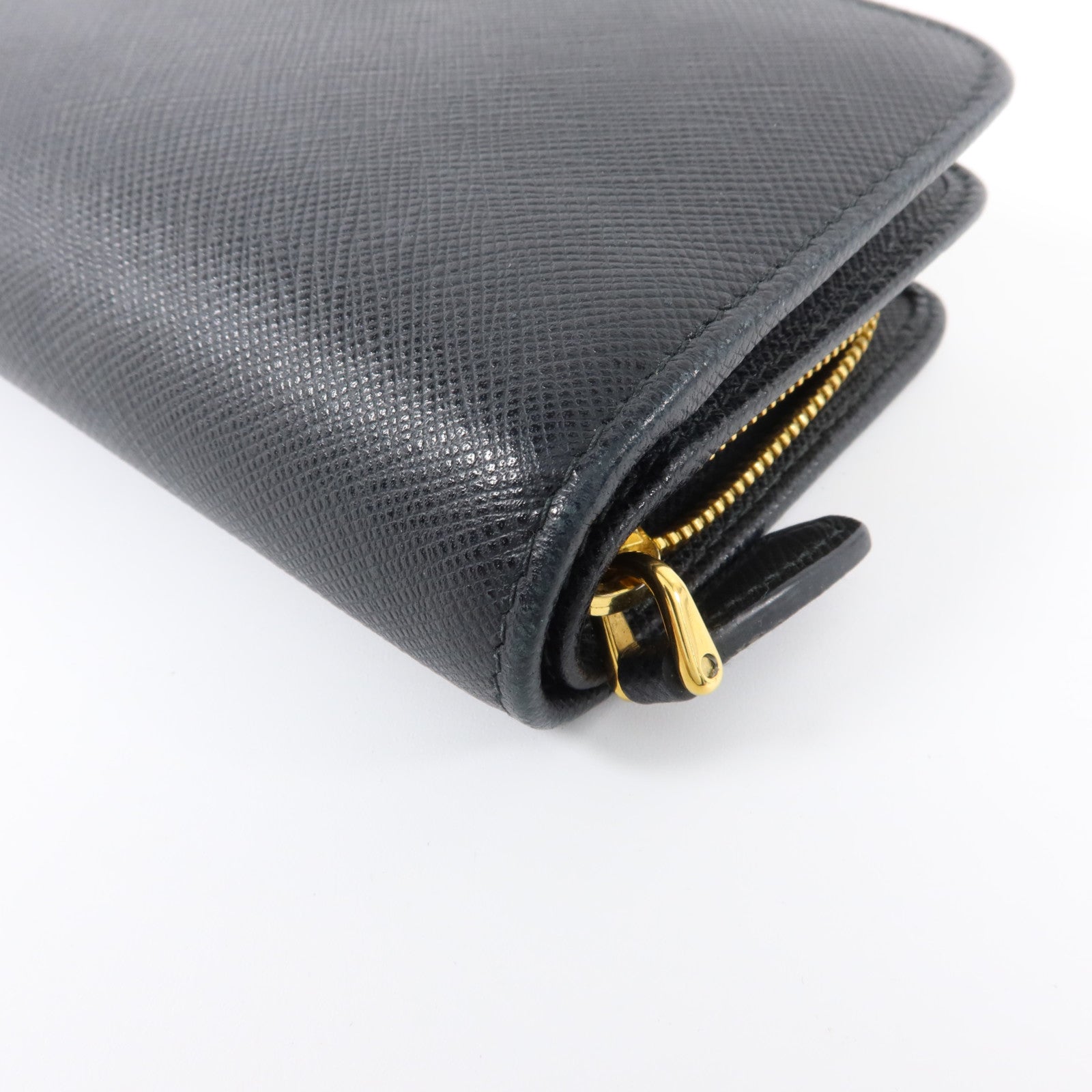 PRADA Saffiano皮革Bifold Wallet金扣錢包