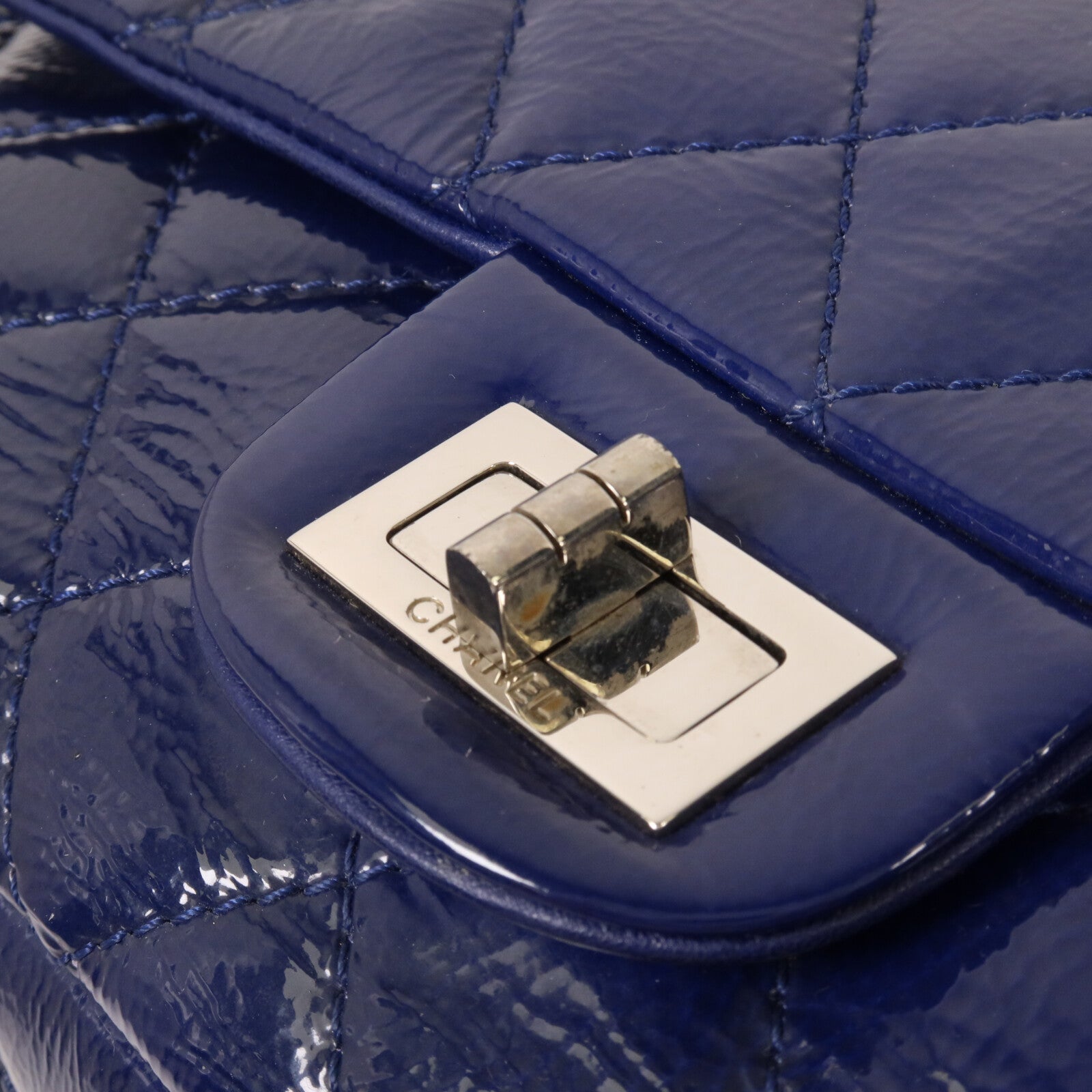 CHANEL 漆皮皮革Classic 2.55 Large鏈帶肩背袋