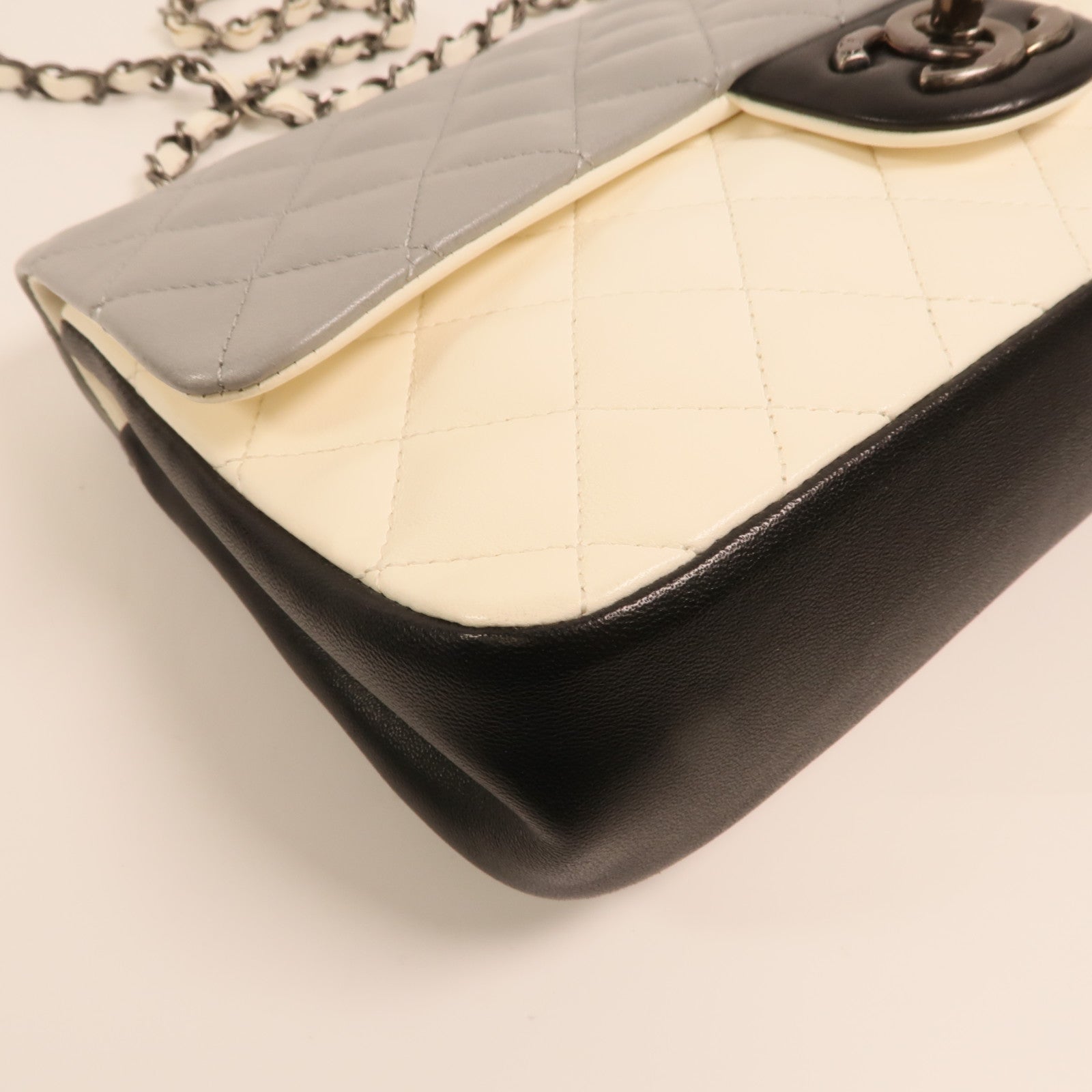 CHANEL 羊皮皮革Chain Shoulder銀扣肩背袋
