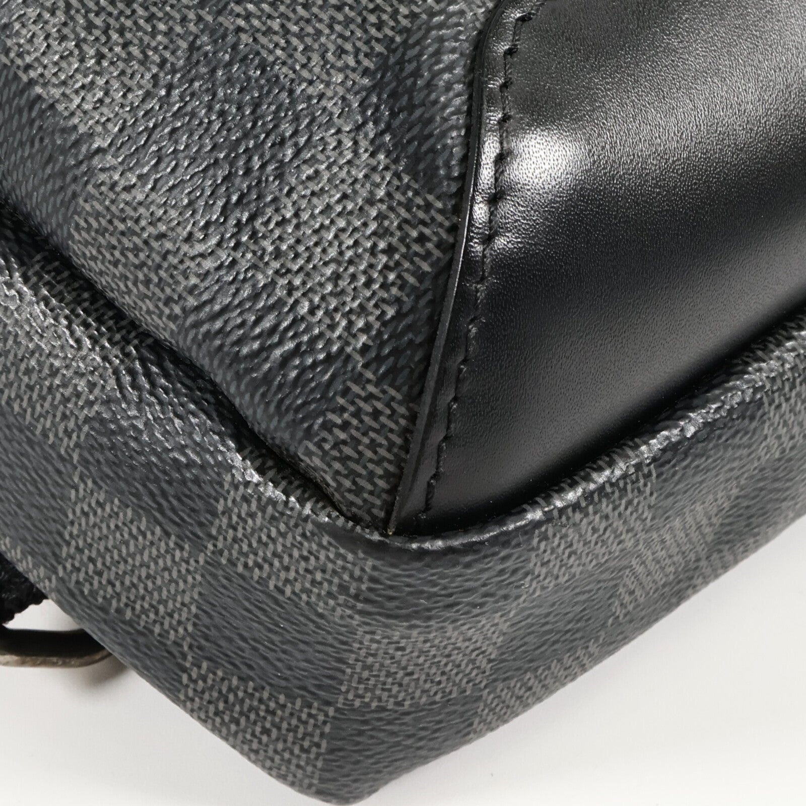 LOUIS VUITTON Damier Graphite Avenue Sling銀扣肩背袋