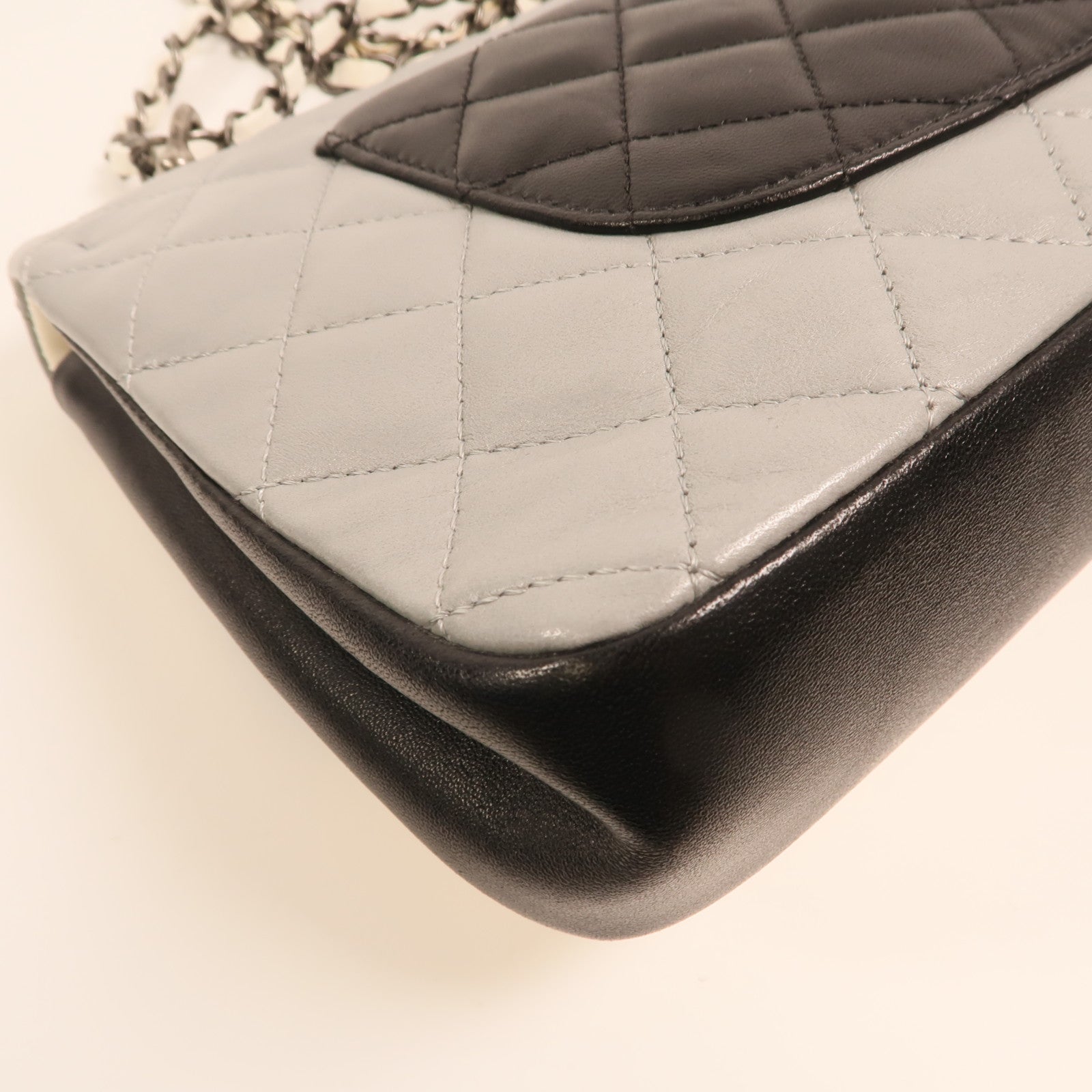 CHANEL 羊皮皮革Chain Shoulder銀扣肩背袋