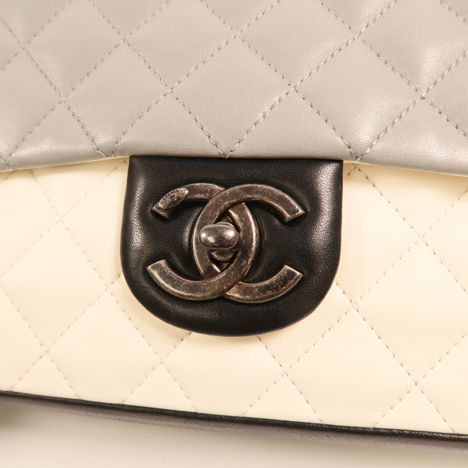 CHANEL 羊皮皮革Chain Shoulder銀扣肩背袋