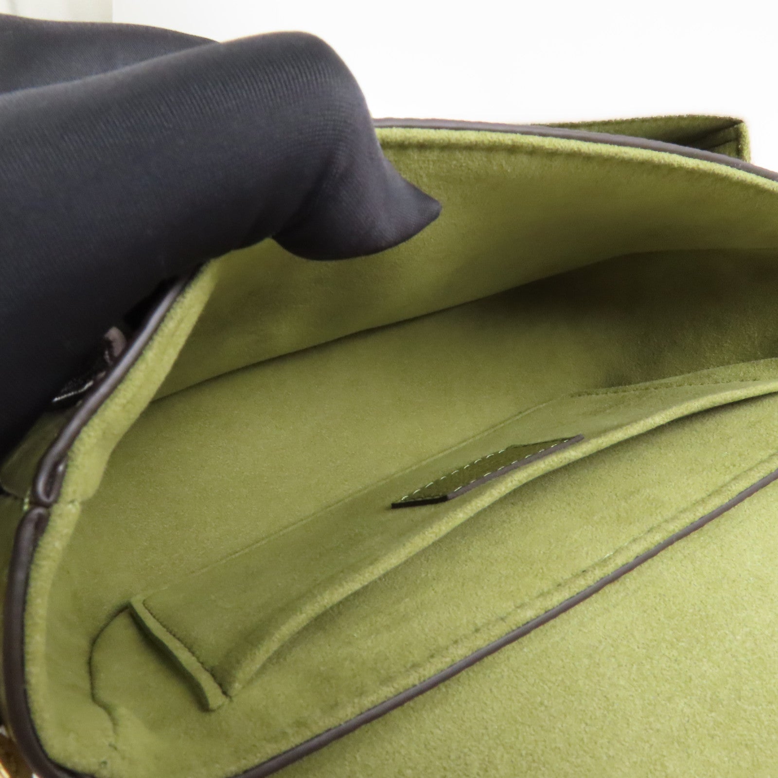 LOUIS VUITTON 牛皮皮革LockMe Tender金扣手挽肩背兩用袋