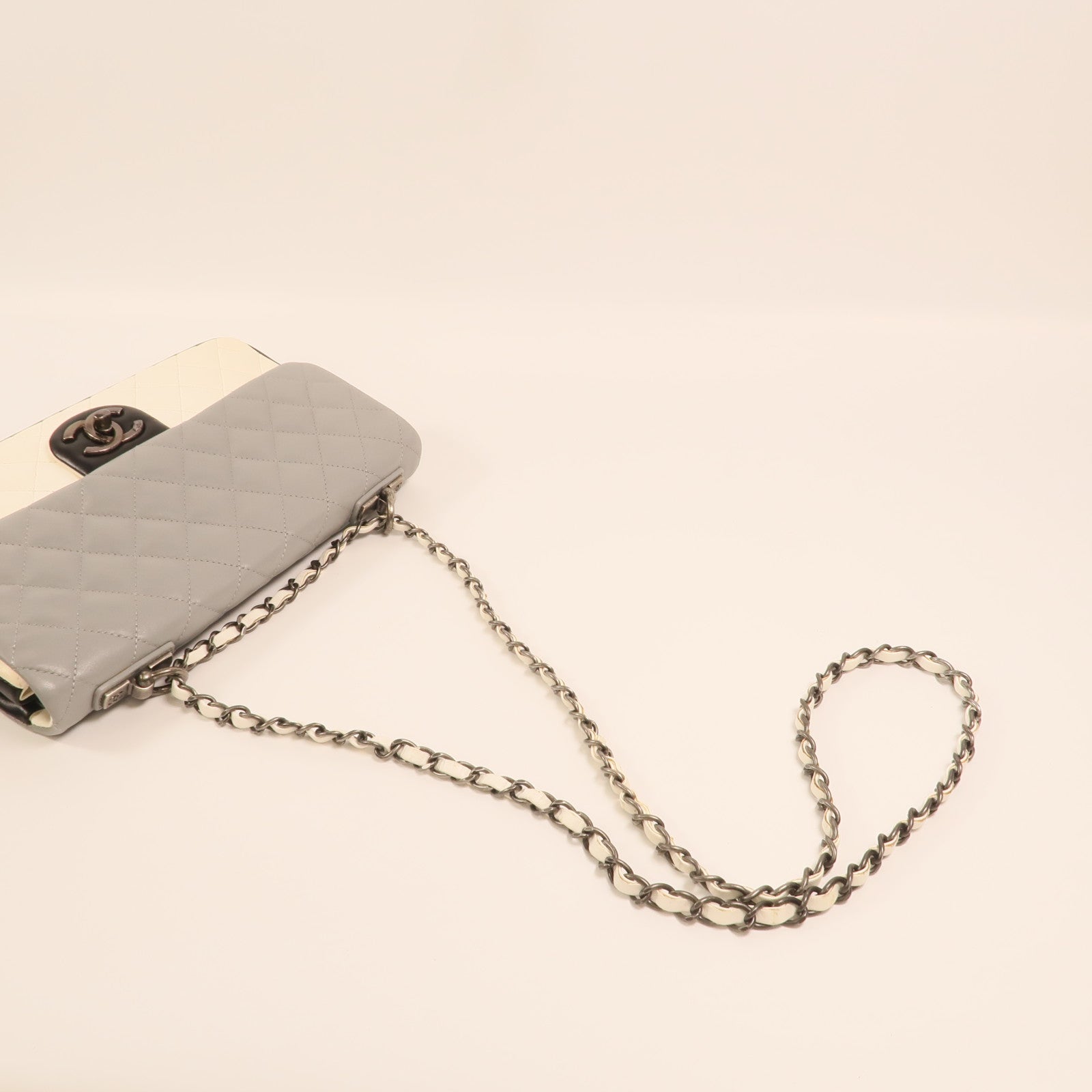 CHANEL 羊皮皮革Chain Shoulder銀扣肩背袋